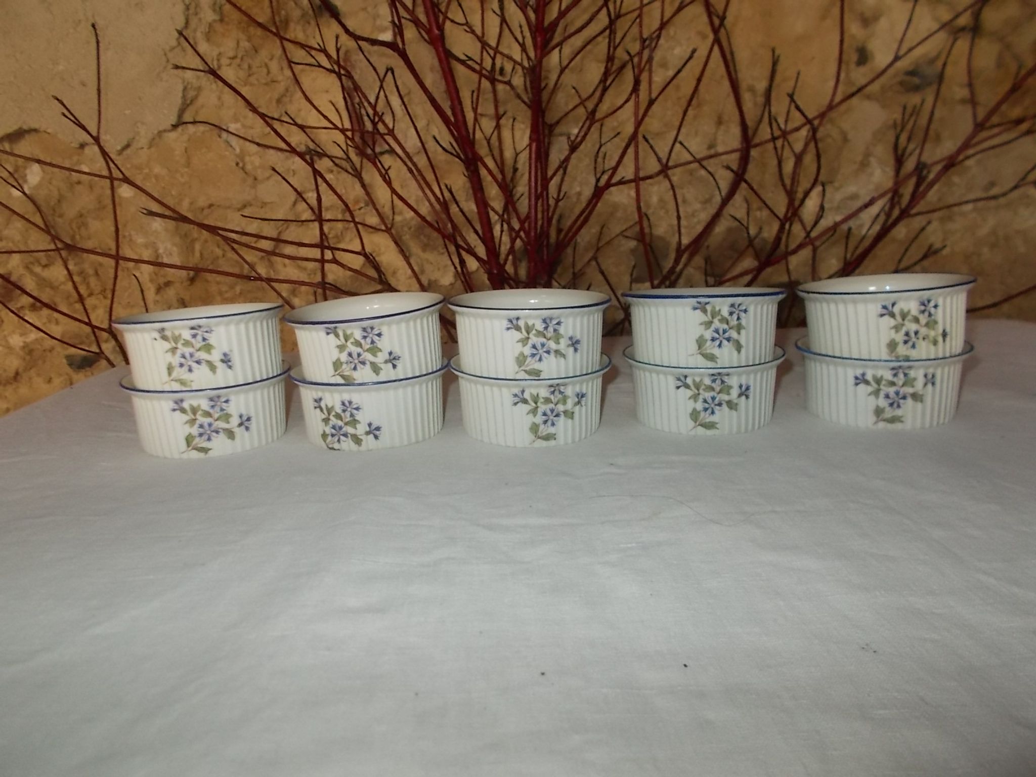 Set of 10 porcelain ramekins
