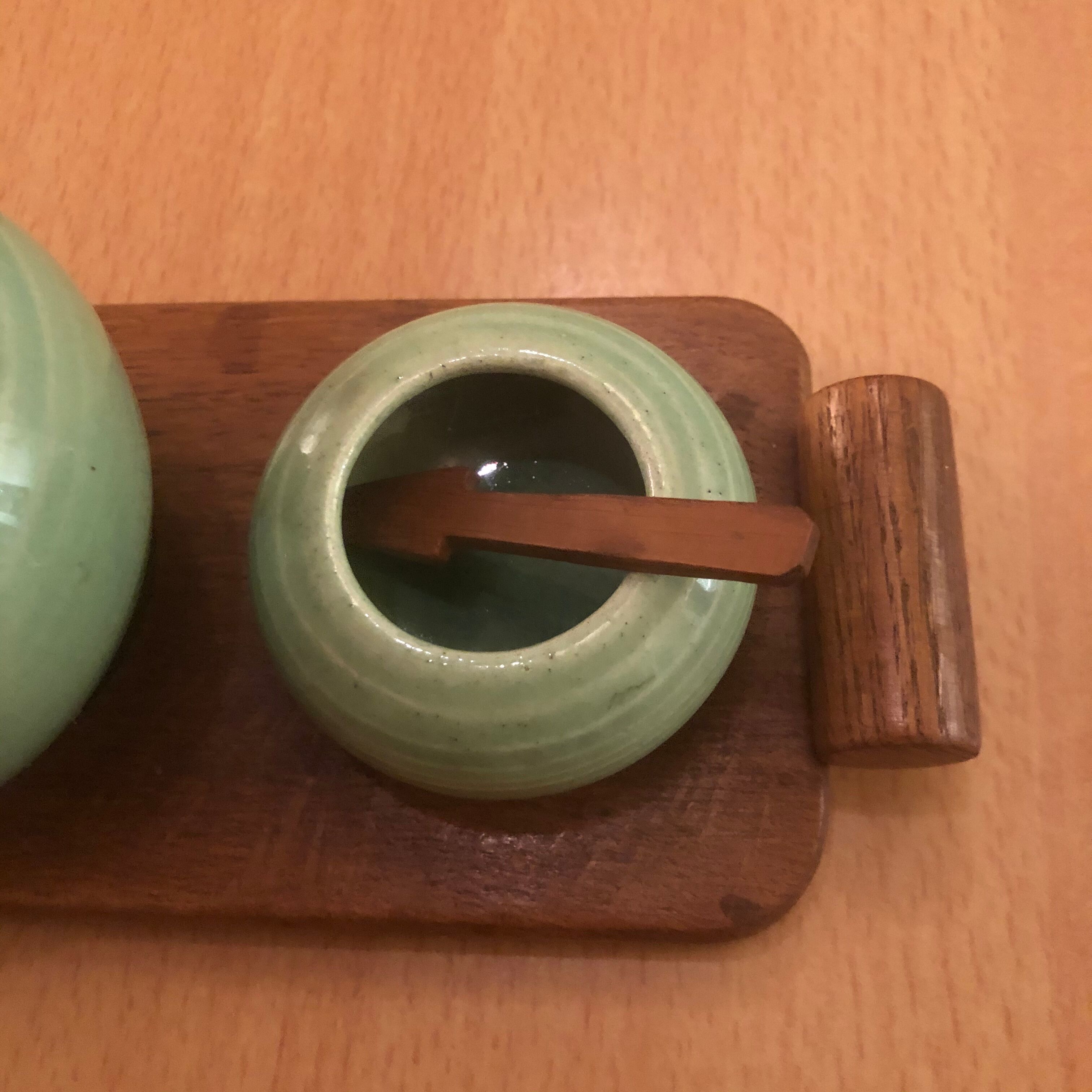 Servant salt pepper mustard