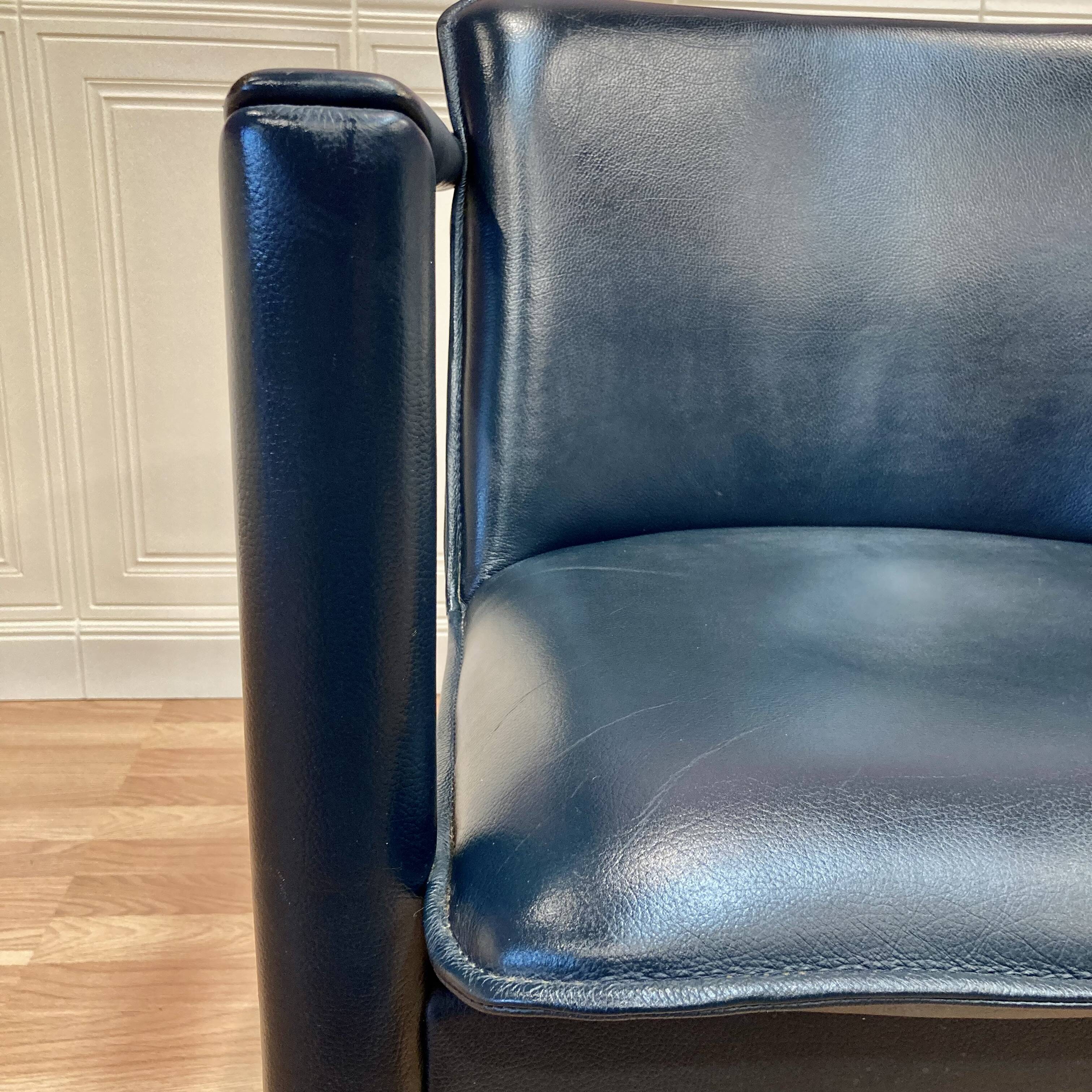 3 fauteuils en cuir et métal