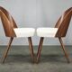 Ensemble de quatre chaises restaurées d'Antonin Suman des années 1960.