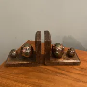 Pair of bookends balls