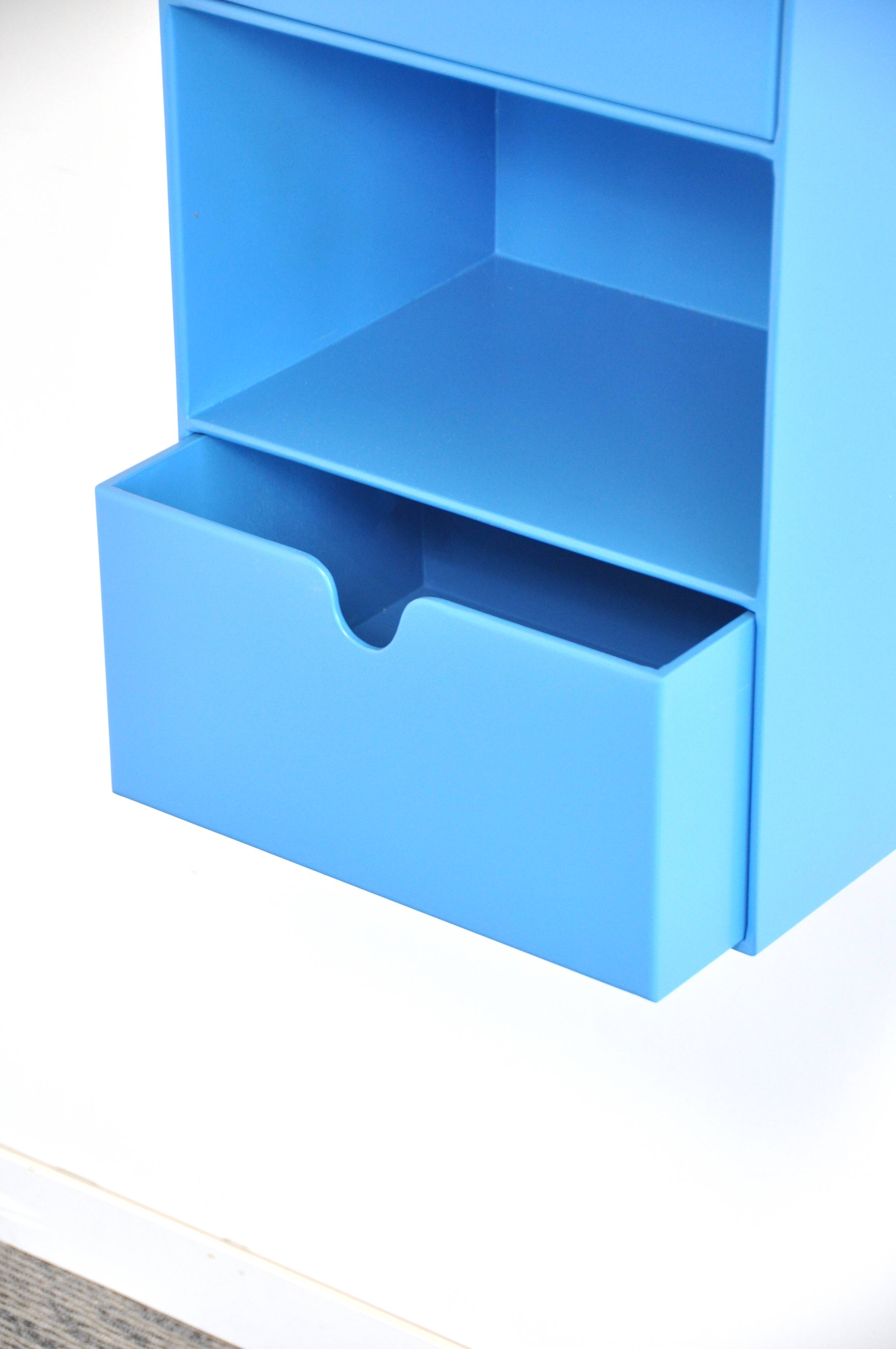 Wall-mounted cabinet in Trespa