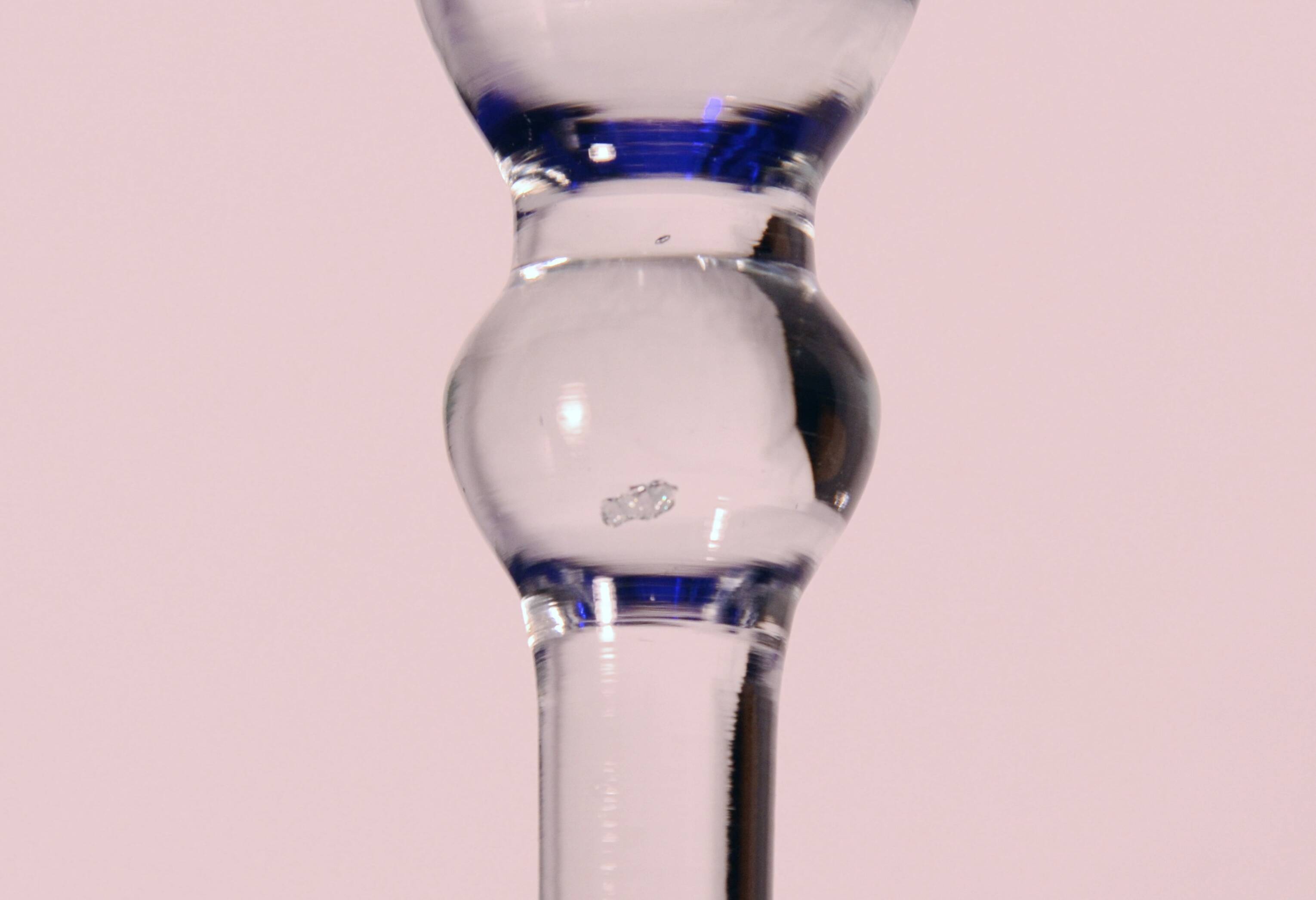 Cobalt blue patterned stem glass and frosted glass, 10x24cm