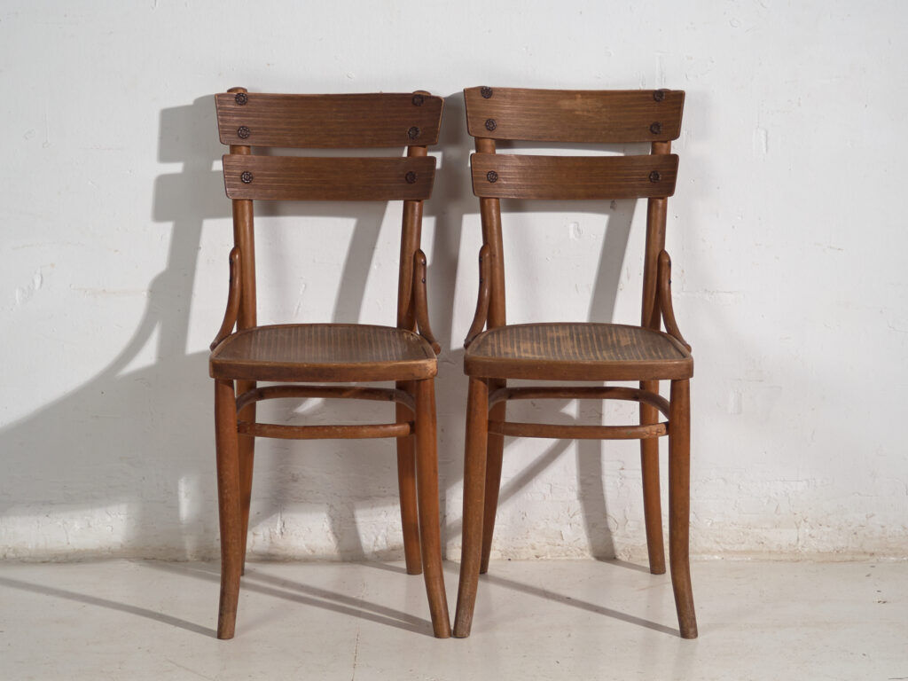 Paire de chaises Mundus-Borlo en bois courbé à dossier plein – Roumanie, vers 1920