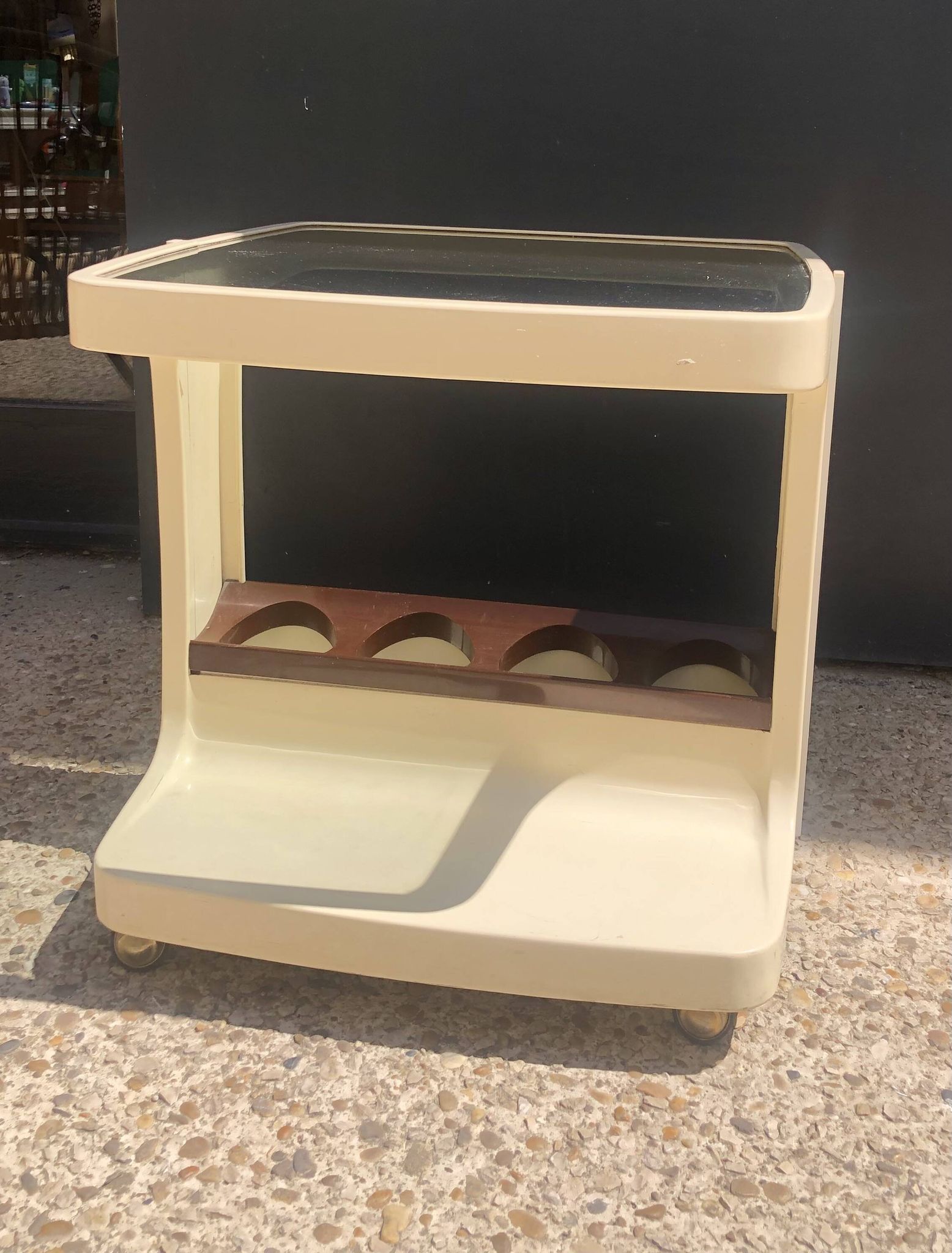 70s serving bar
