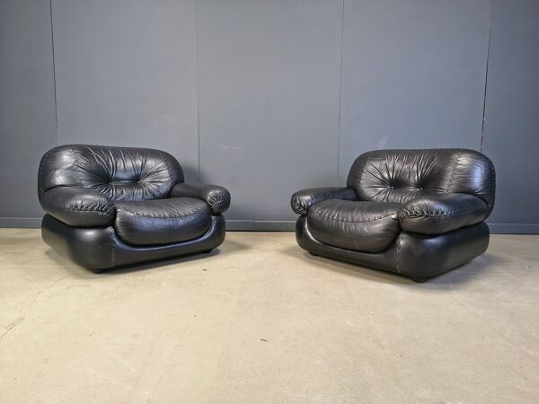 Ensemble de fauteuils en cuir noir par Sapporo pour Mobil Girgi, années 1970.