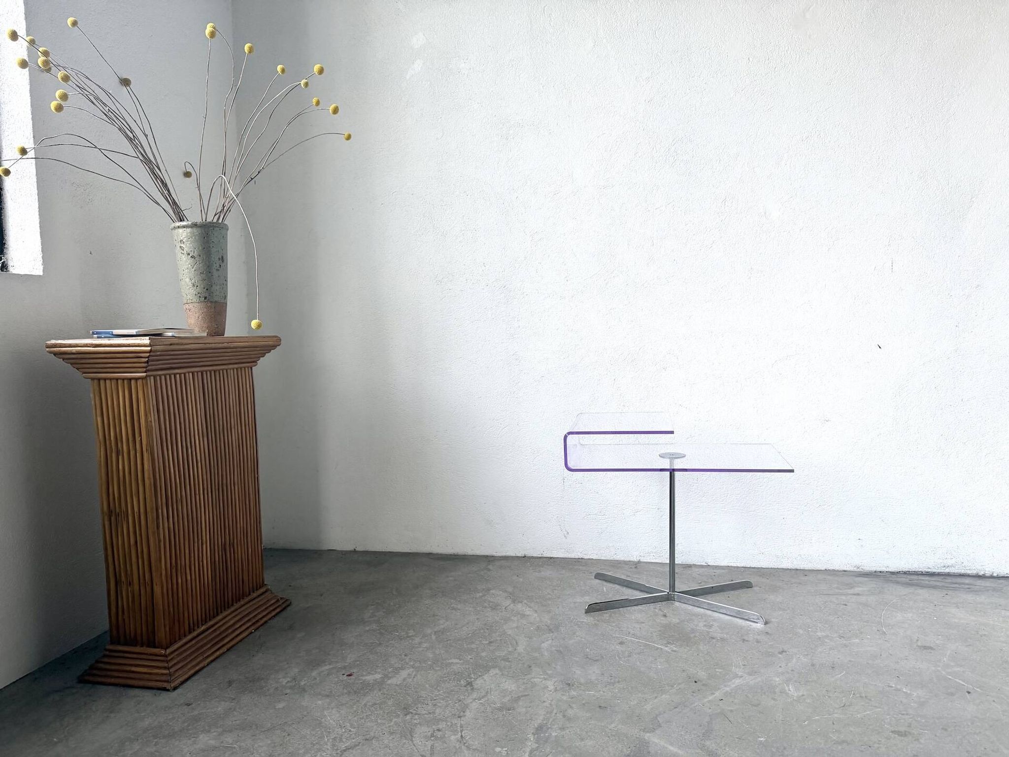 Table d'appoint en acrylique transparent et chrome, années 70
