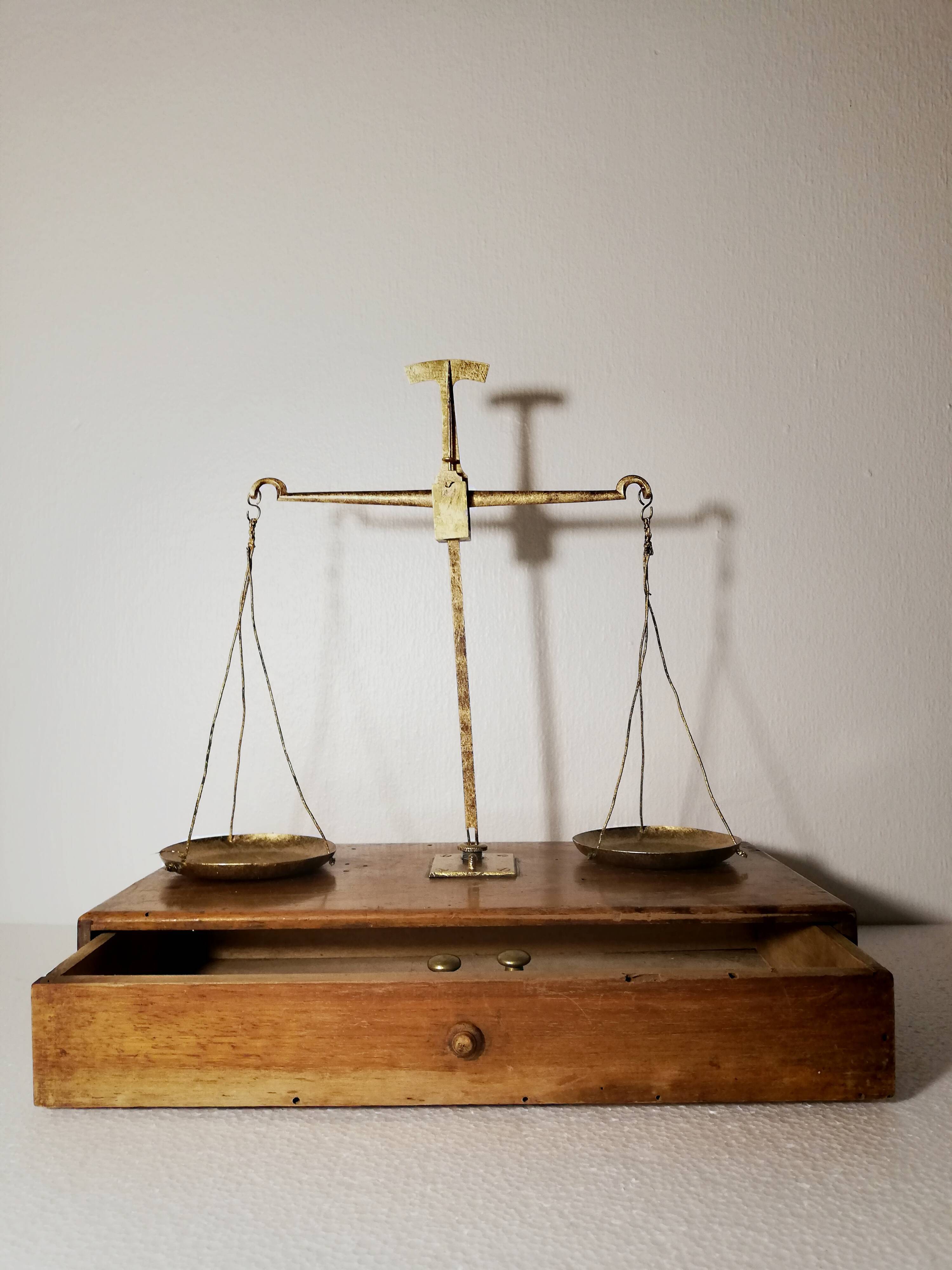 Libup on drawer stand