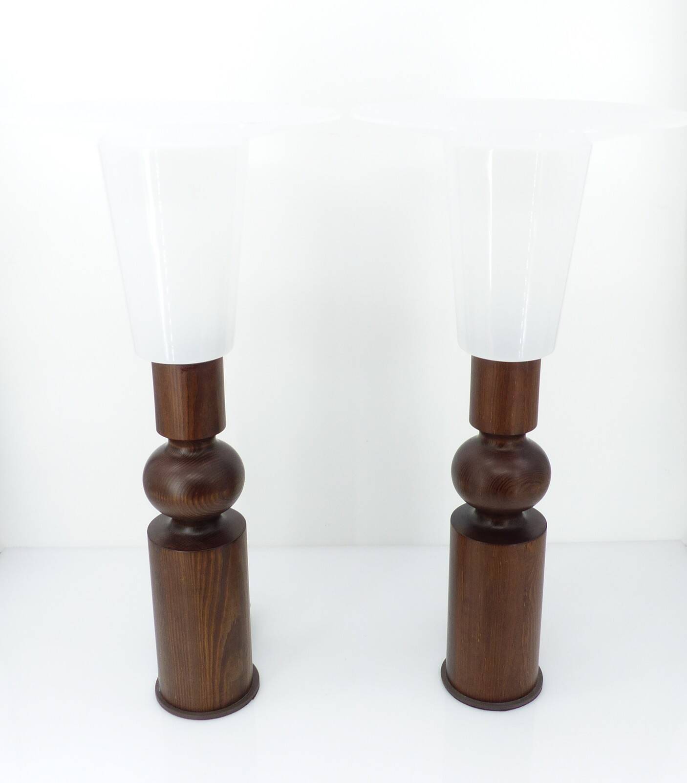 Pair of Scandinavian pine table lamps by Uno Kristiansson for Luxus