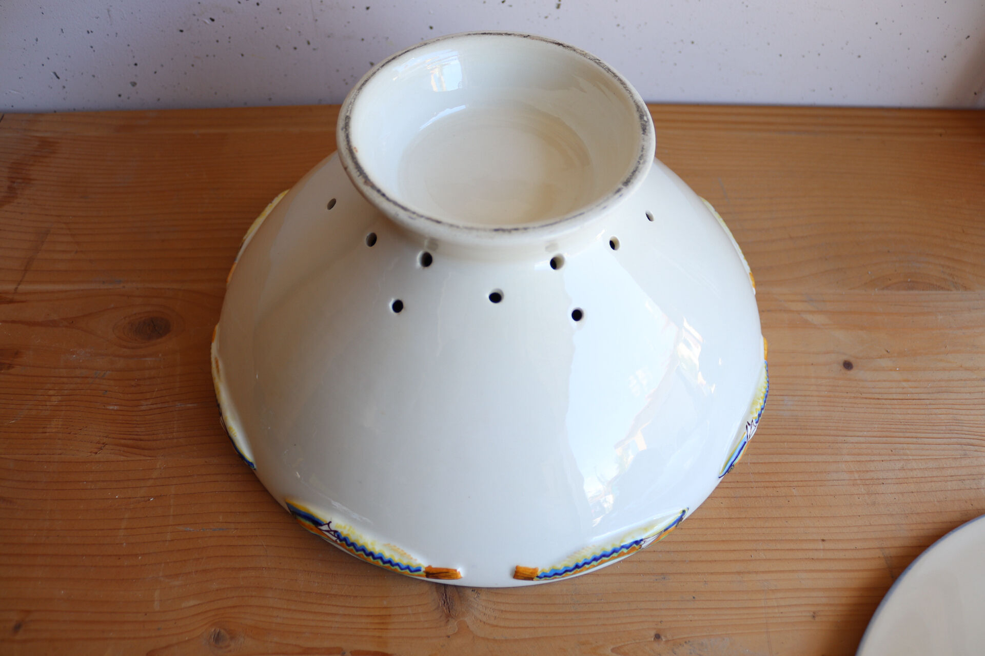 Covered ceramic vegetable dish with painted marine decoration – lobster dish