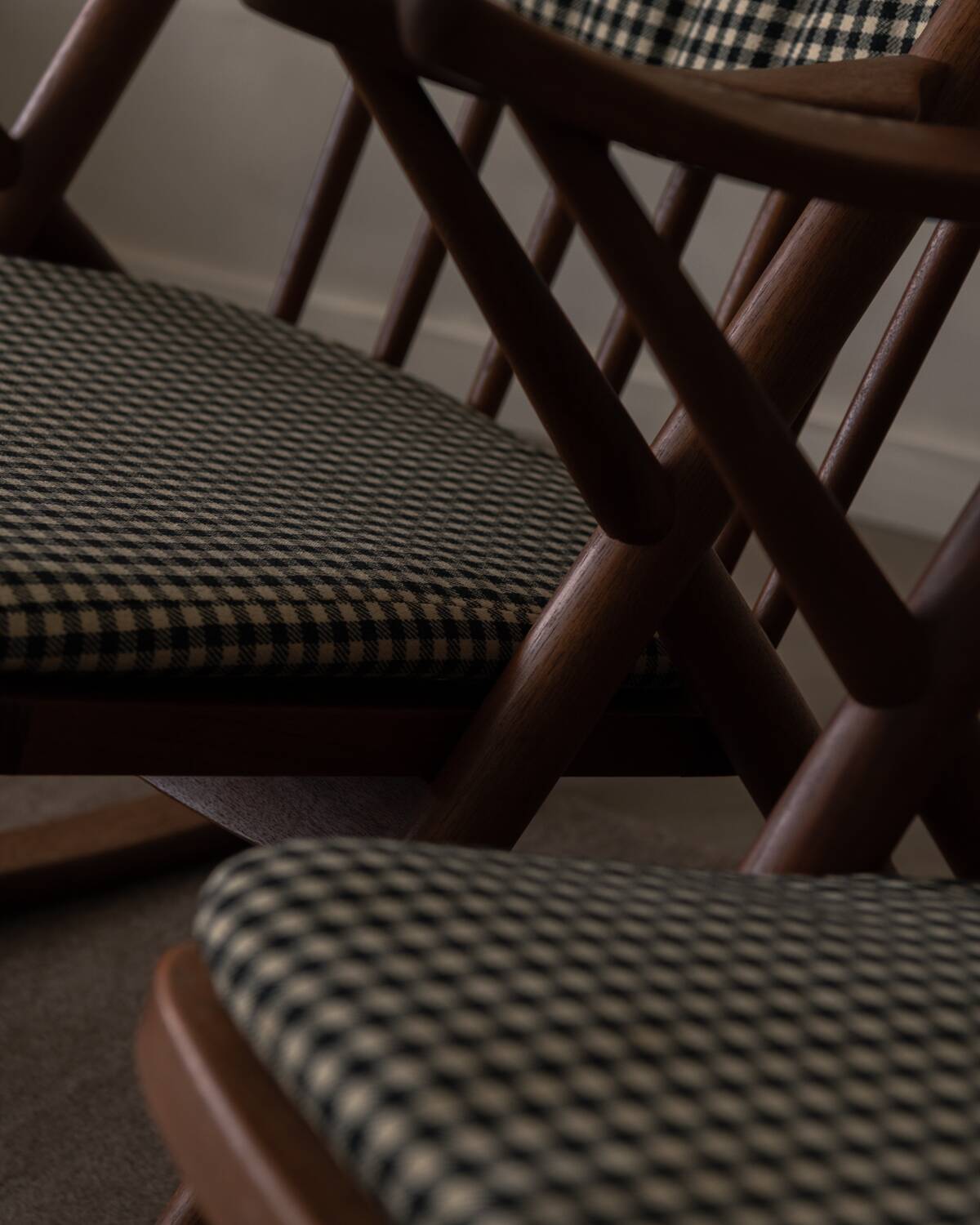Ensemble de 2 chaises berçantes en teck danois modèle 182 Frank Reenskaug années 1950.