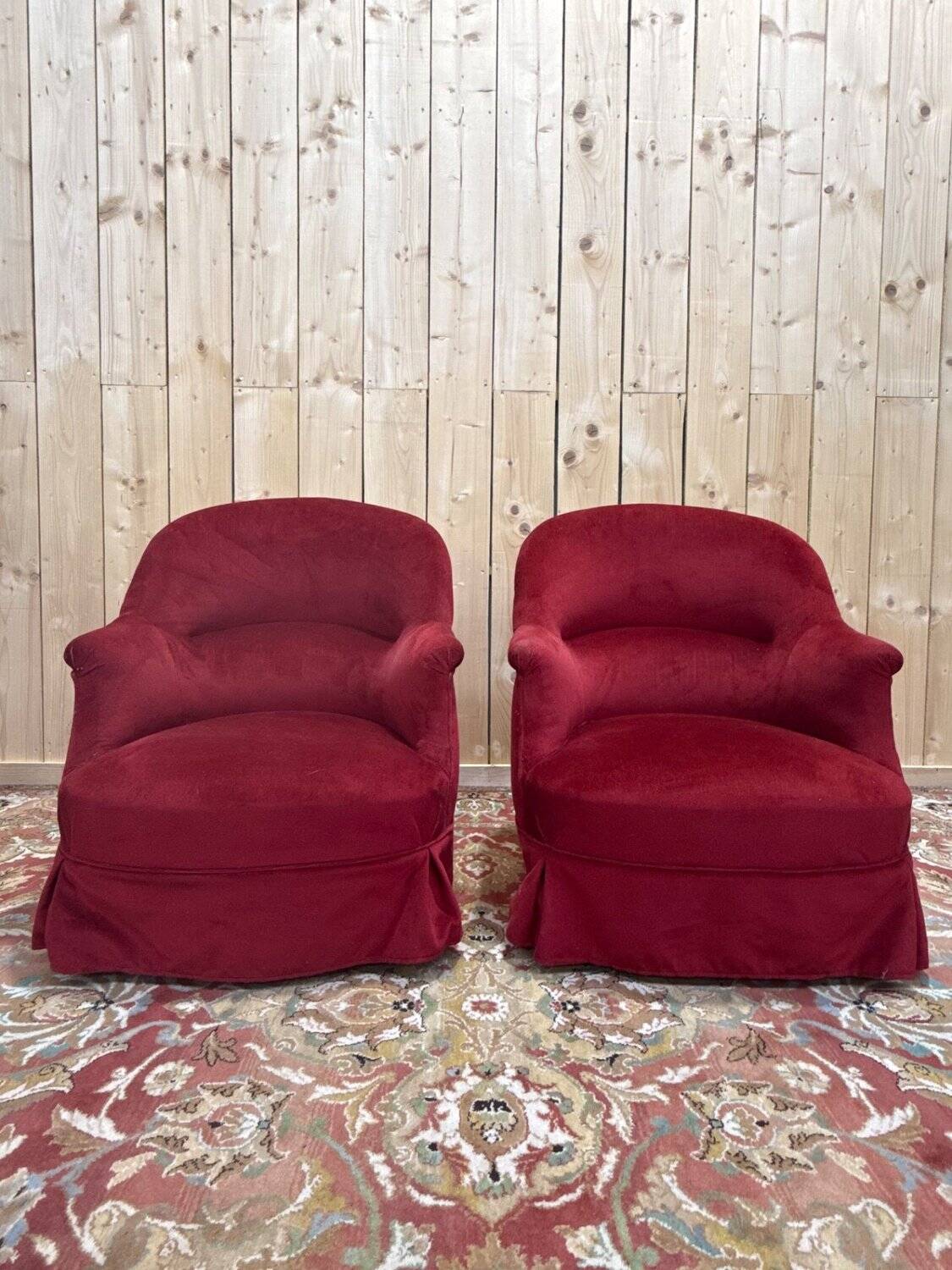 Paire de fauteuils crapauds en velours rouge bordeaux - Style Napoléon III
