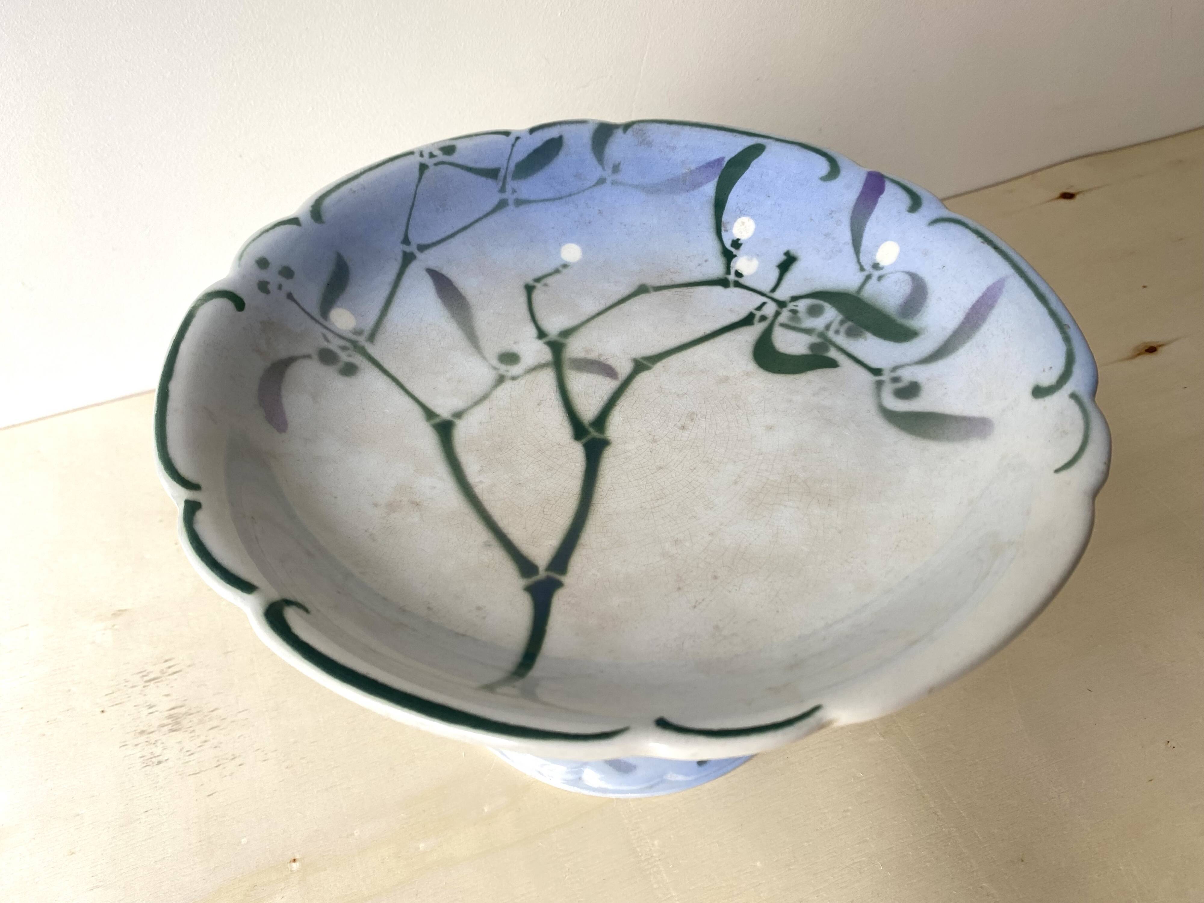 Lunéville earthenware compotier by Lachenal 1900, K&G mistletoe model servant
