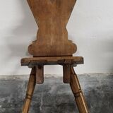 Lot de deux chaises en bois sculpté