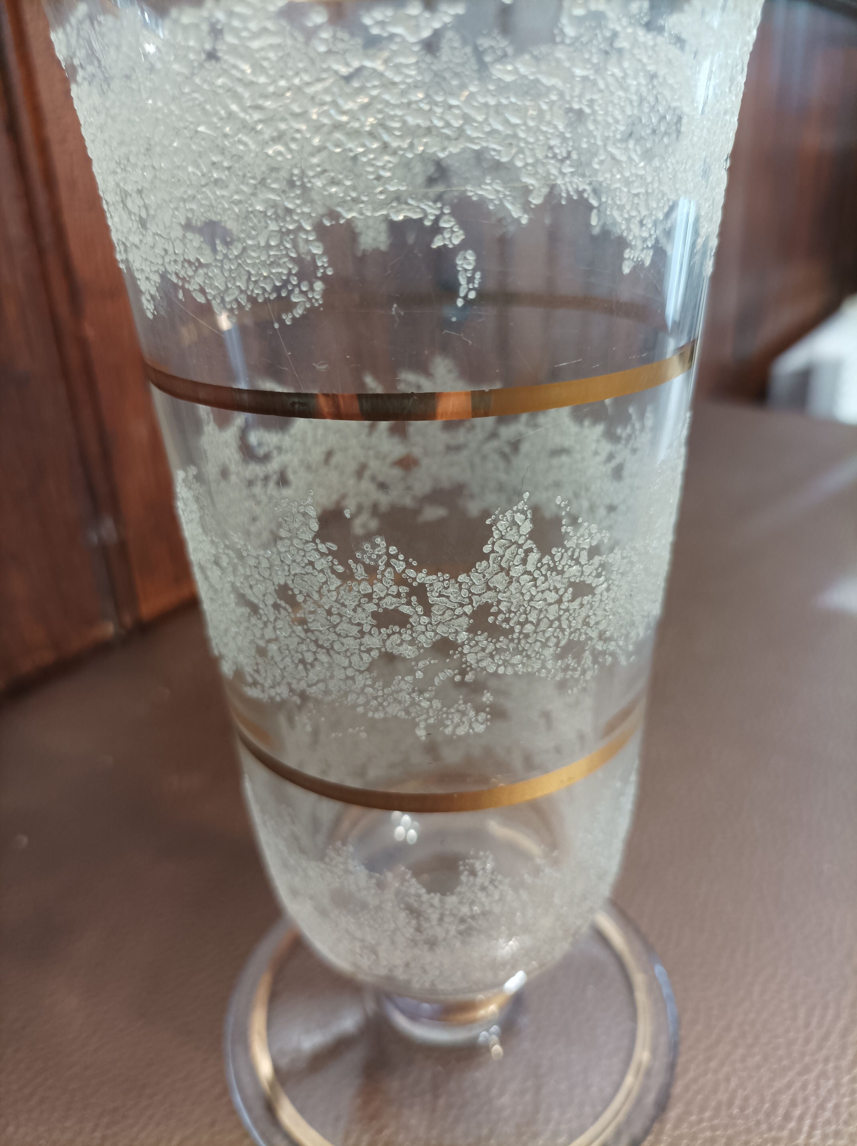 Vase Art Déco en Verre granité blanc et doré