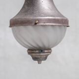 Ensemble de trois suspensions antiques en verre gravé