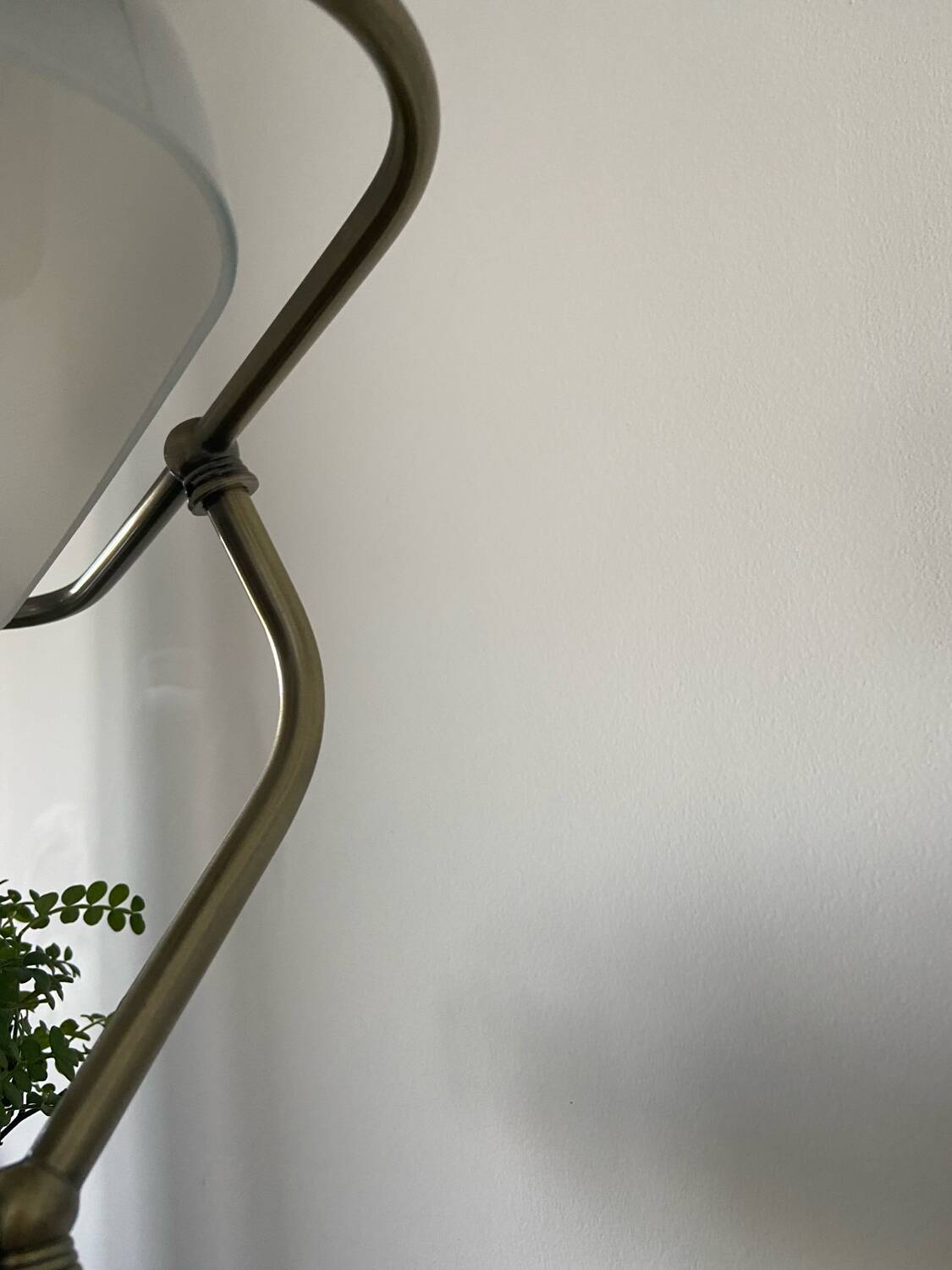 Banker's lamp in bronze and white opaline Notary lamp, Art Deco