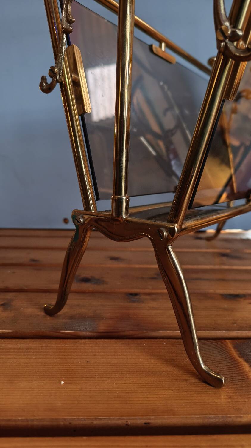 Vintage brass and smoked glass magazine rack - Maison Jansen style - 1970