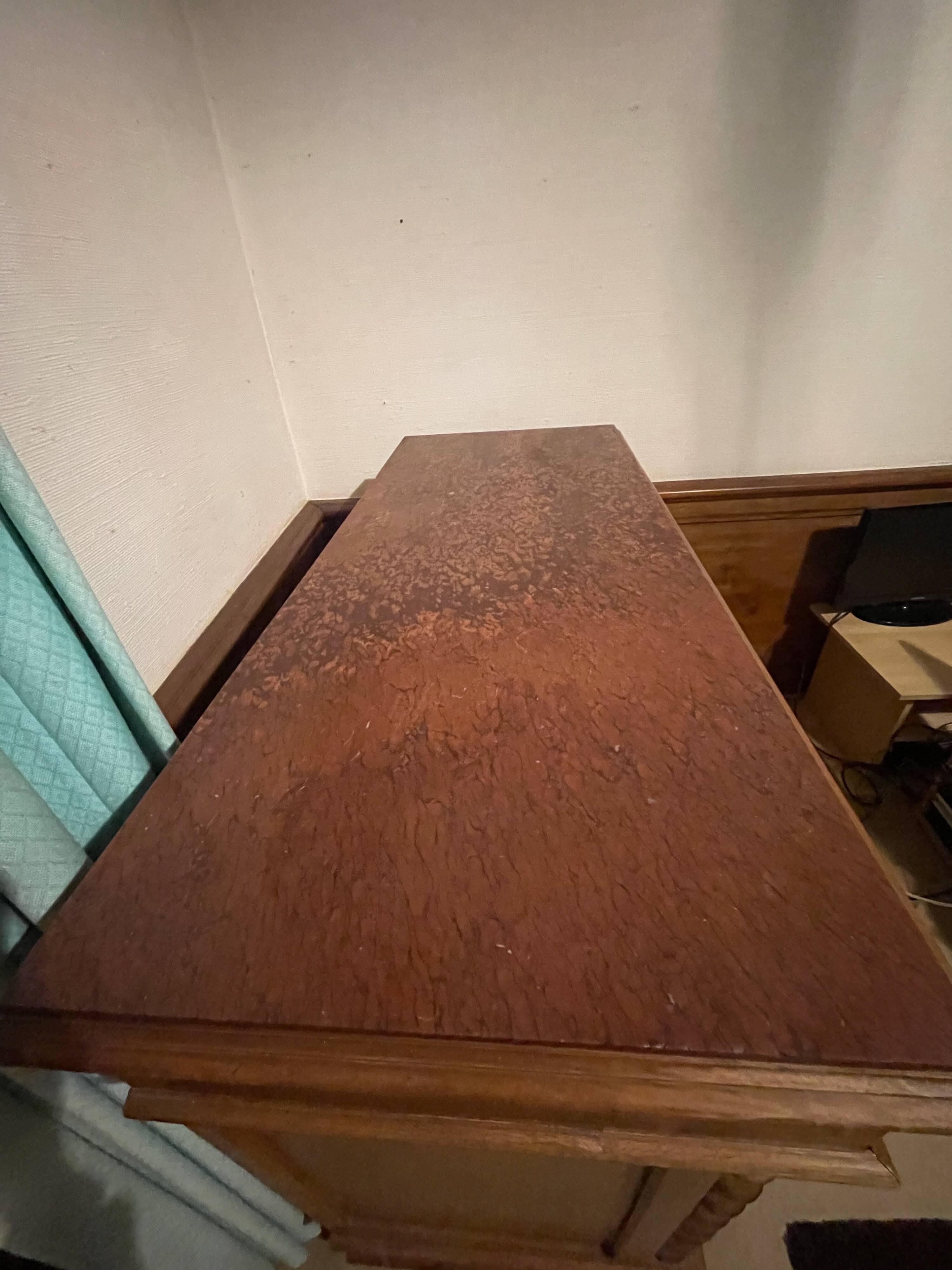 Classic chest of drawers