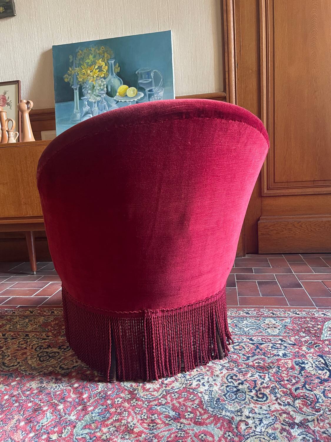 Upholstered toad chair