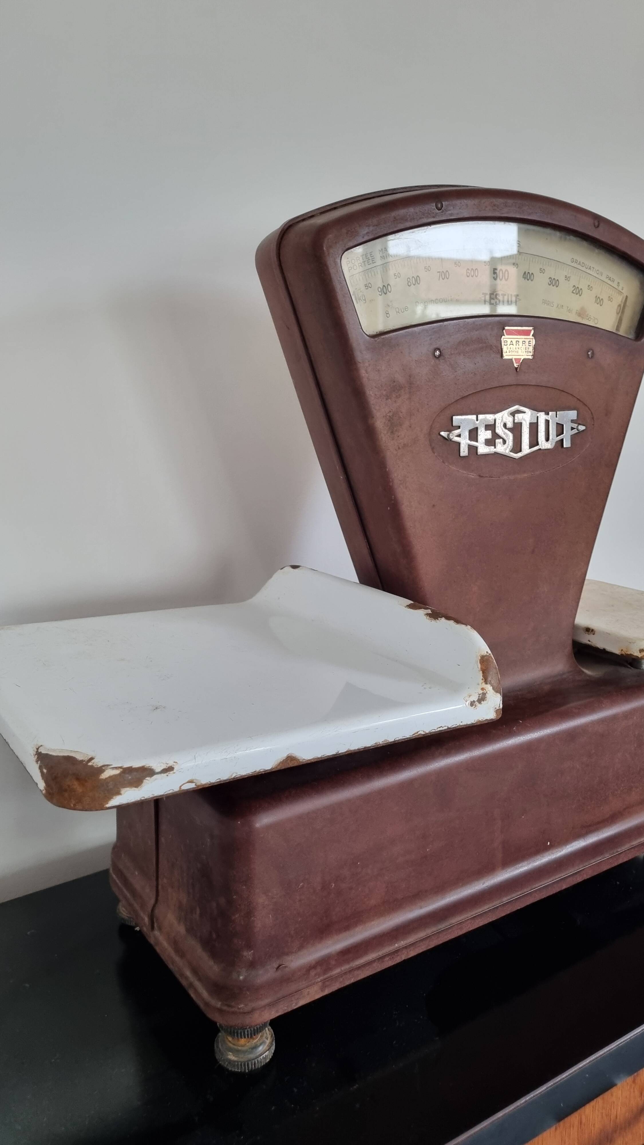 Vintage Testut scale