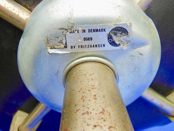 Chaise secrétaire ''0569'' ou ''Marteau'' d'Arne Jacobsen pour Fritz Hansen