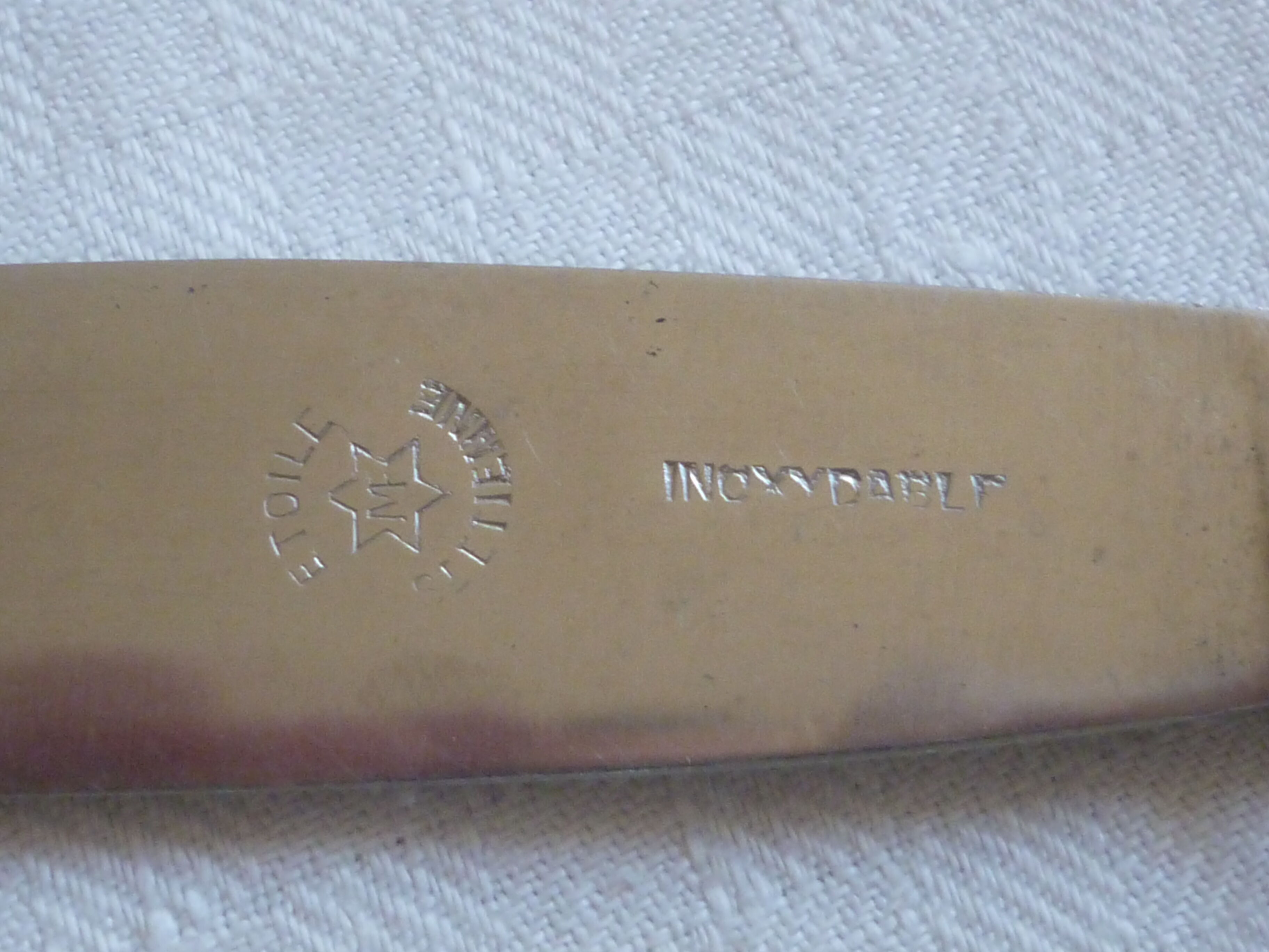 22 couteaux et 3 couverts service bakelite manufrance