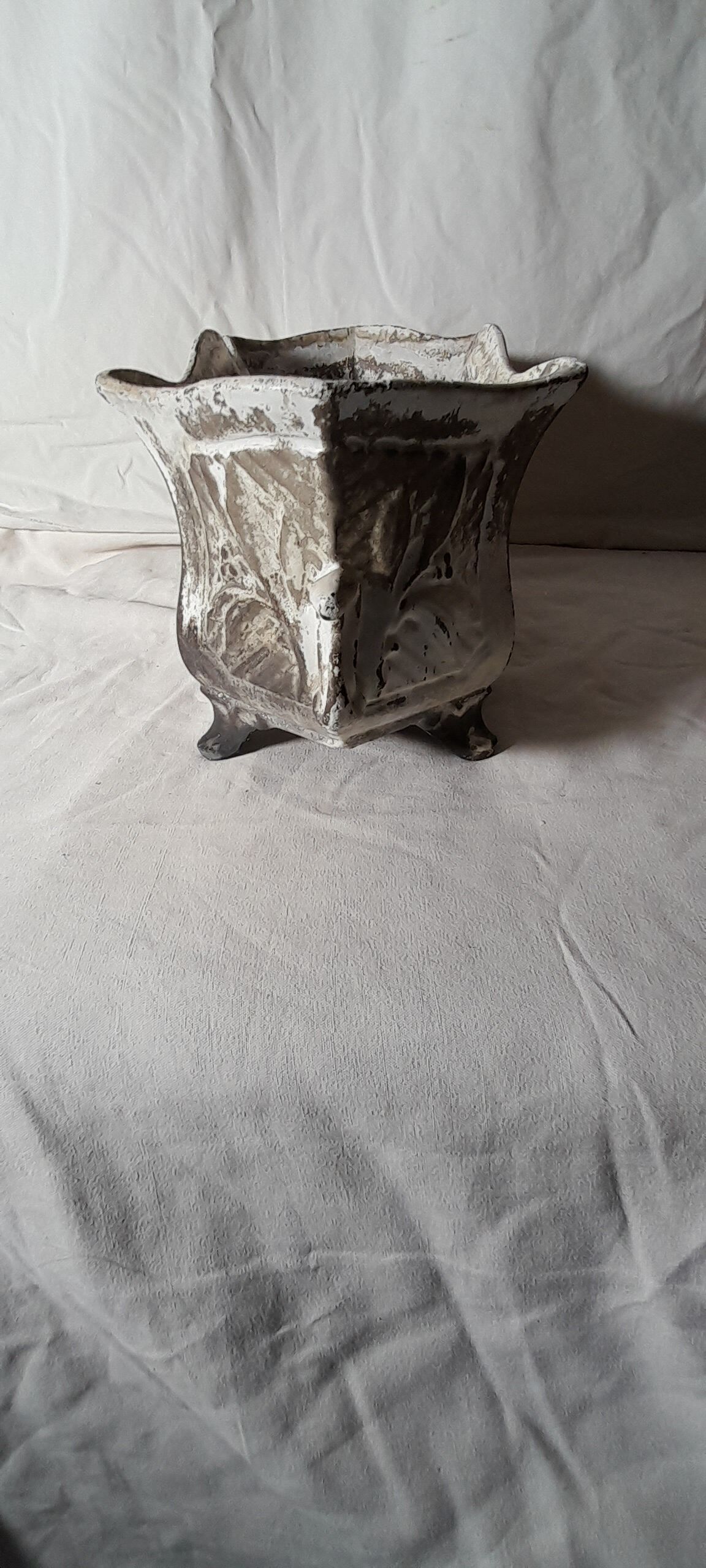 Old cast iron planter late nineteenth L 35 cm