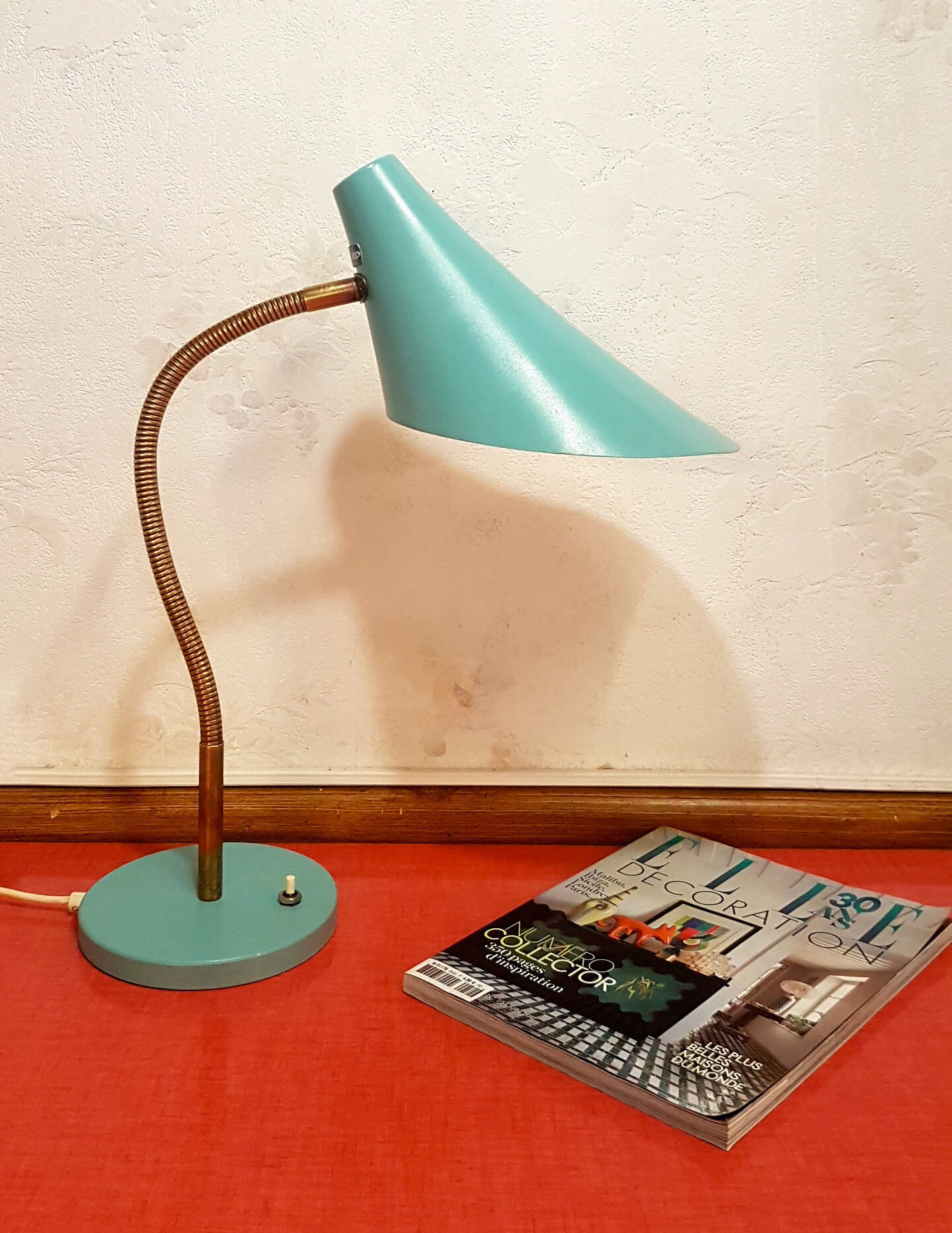 United Nations light blue lamp (UN) 50-60s