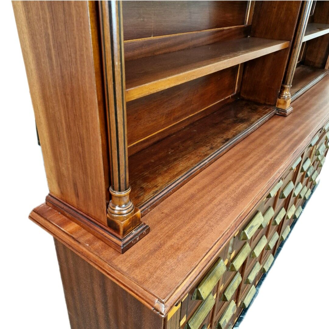 Grand cabinet d’apothicaire en acajou ancien, armoire de pharmacie Art Déco, bibliothèque