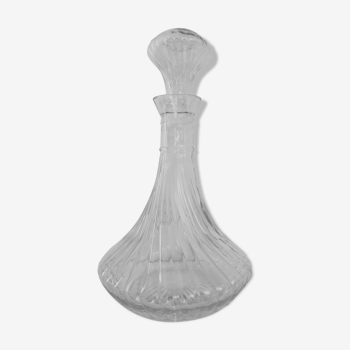 Twisted molded glass decanter