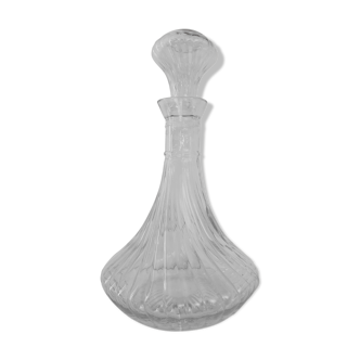 Twisted molded glass decanter