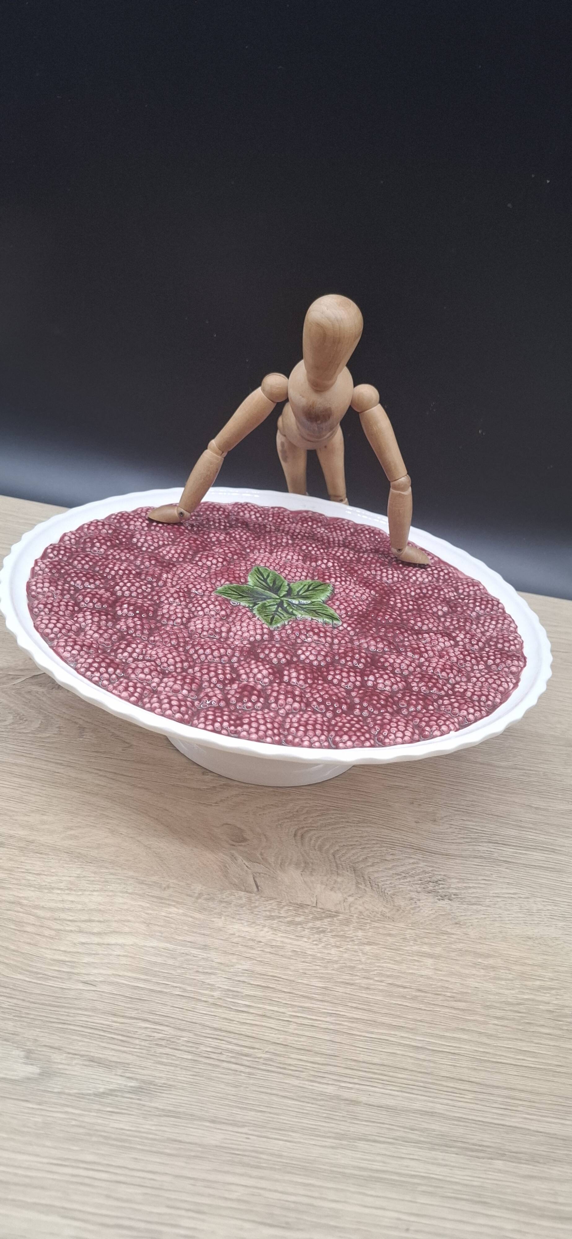 Raspberry slushie cake dish