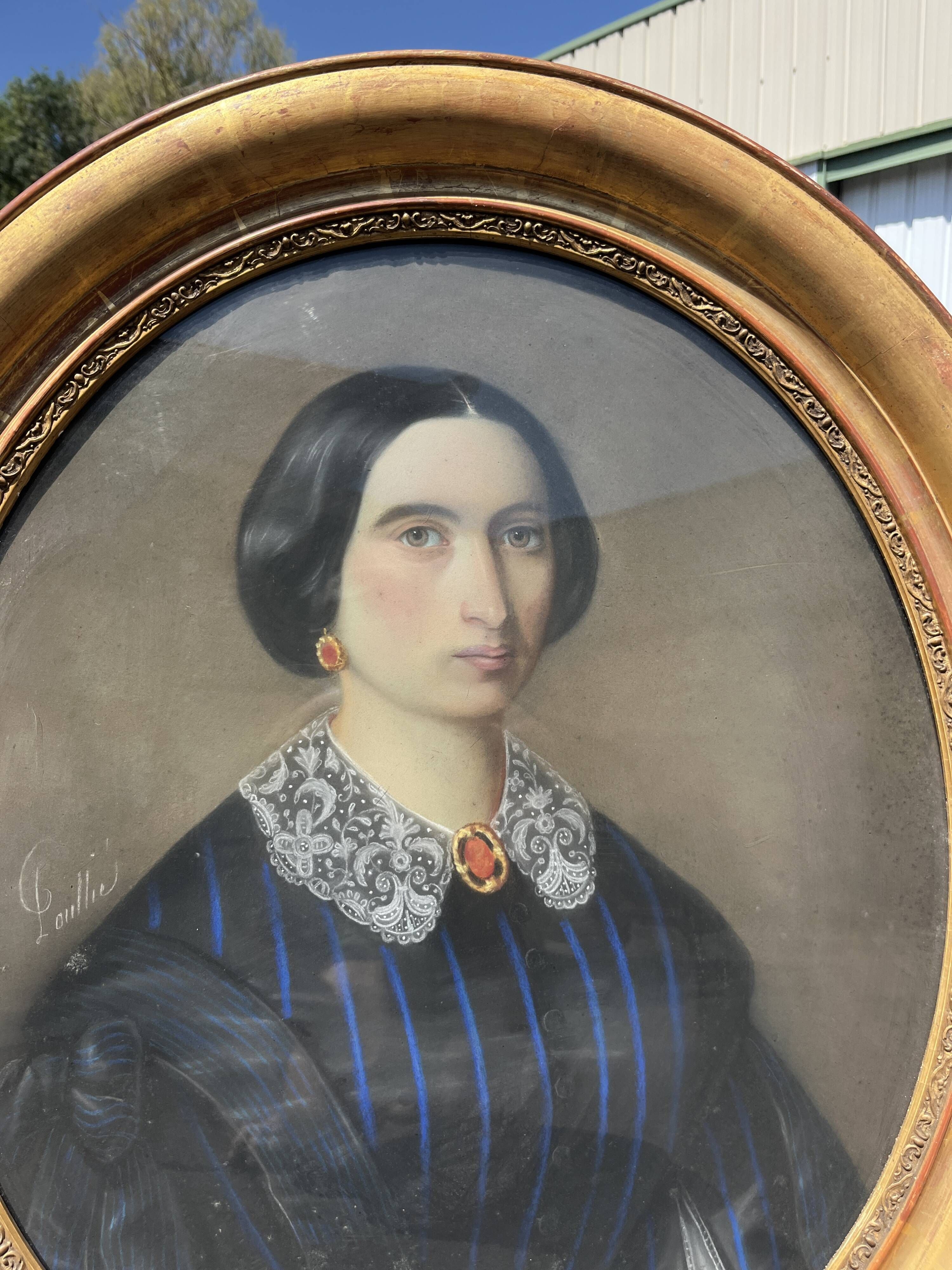 Large portrait of a woman in pastel – Second Empire period – Signed Loullie, d