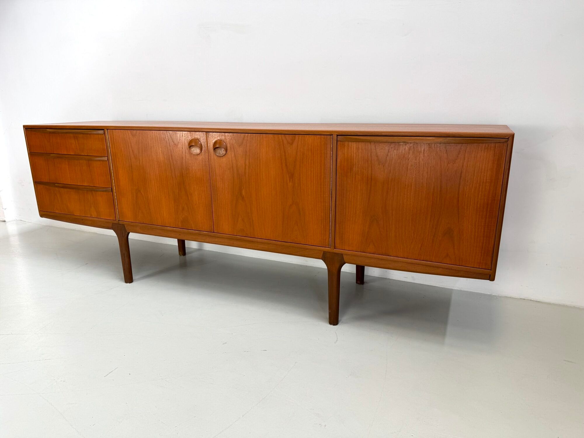 Vintage sideboard McIntosh "Torpedo"