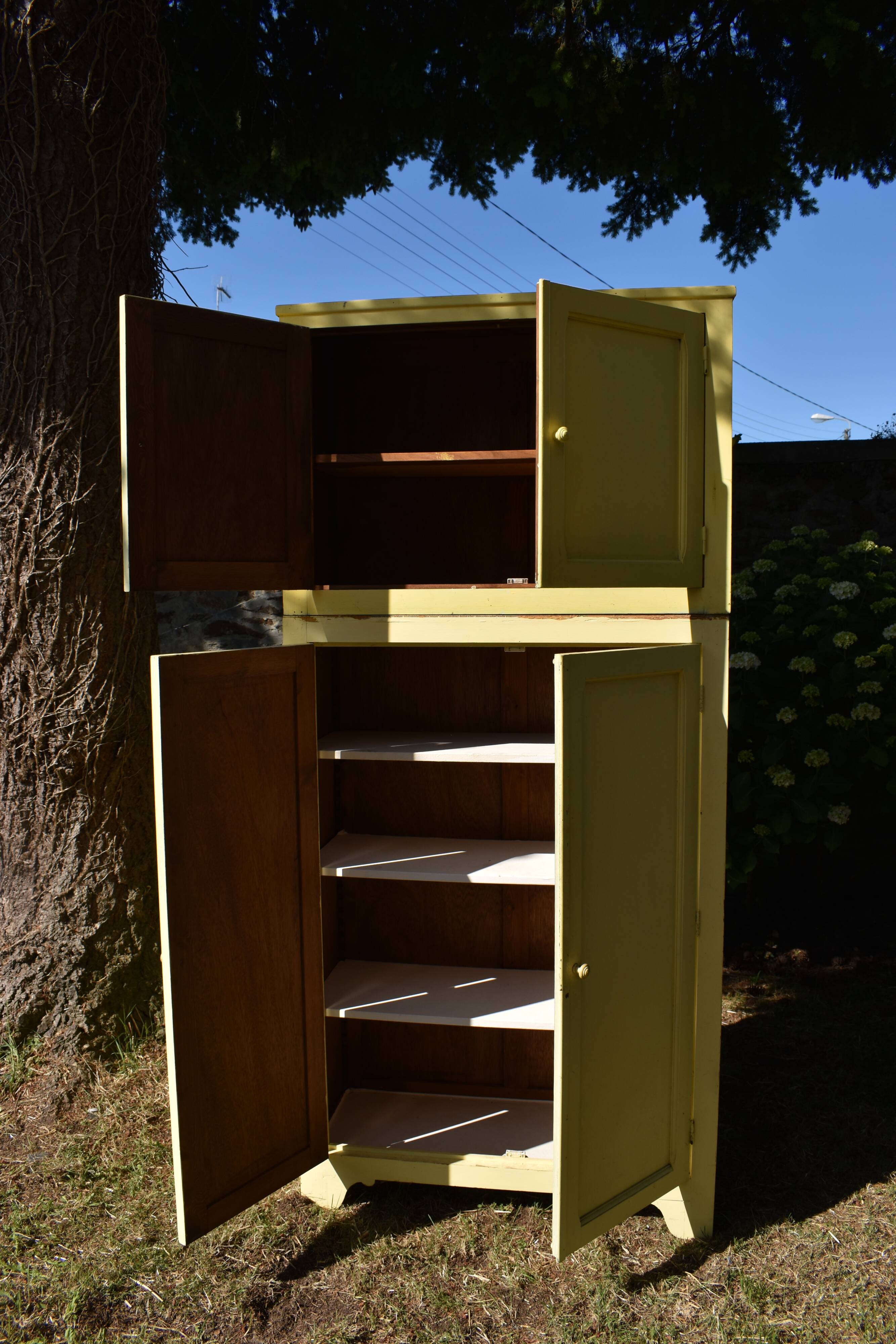Armoire ancienne buffet jaune vintage parisien