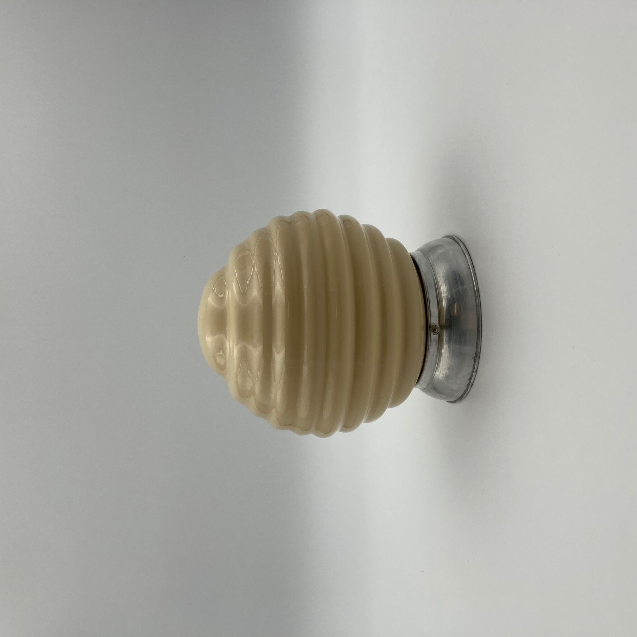 60s alarm clock manufactured by Rhythm in Japan, dated back to the 60s. This model (no 511