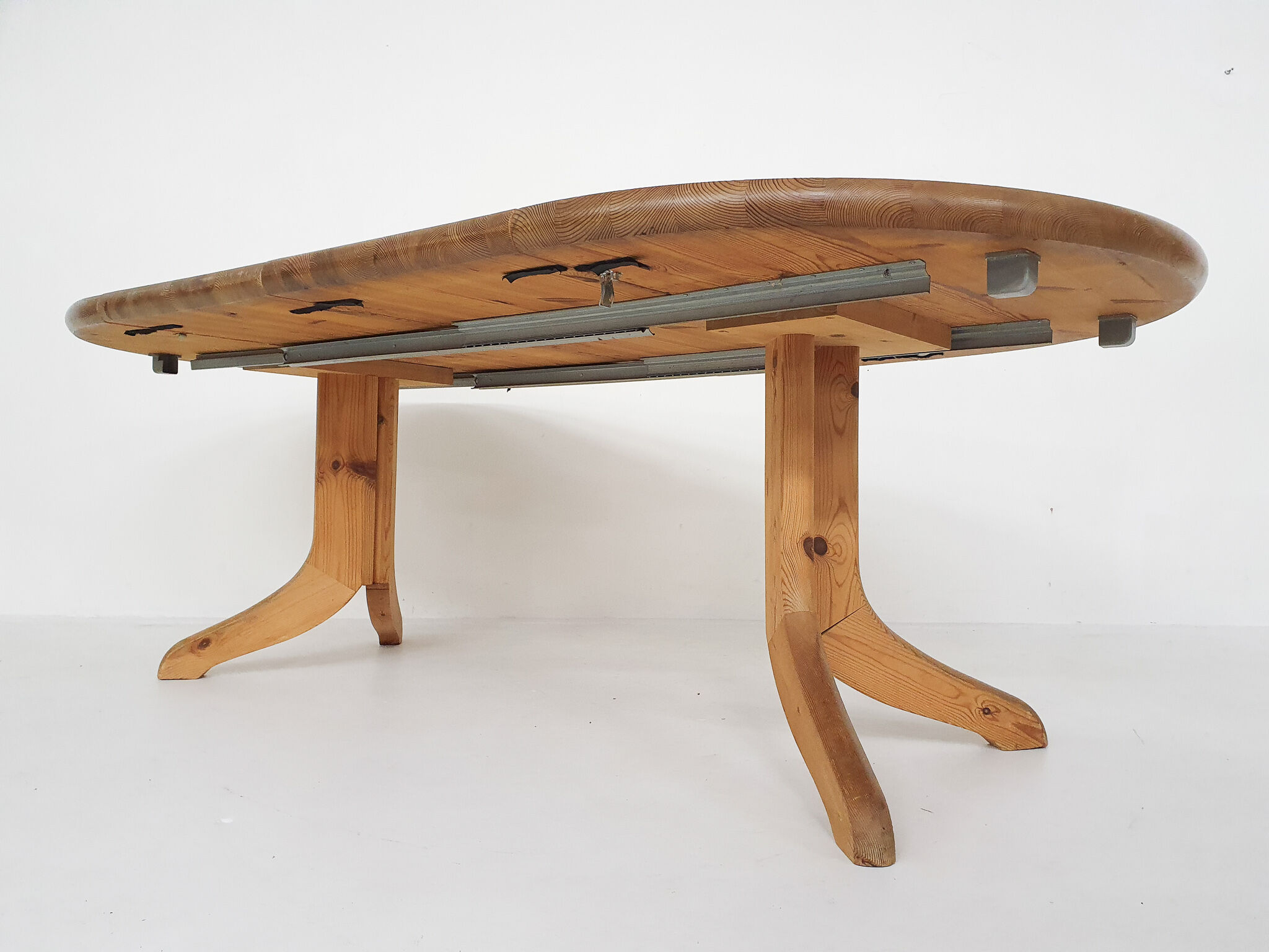 Large pinewood extendable dining table1970's