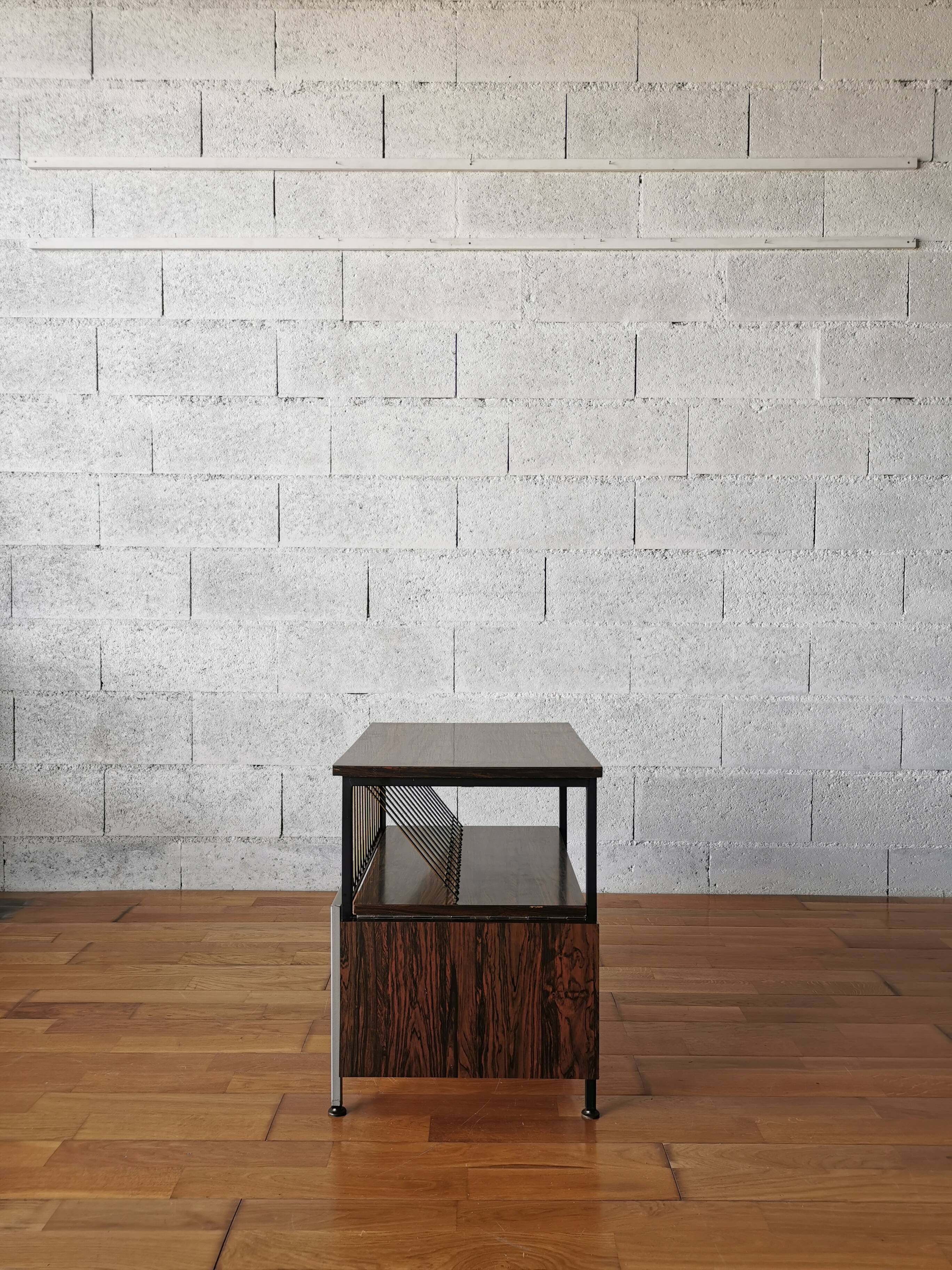 Table d'appoint à tablettes rabattables formina années 70.