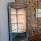 Vitrine vaisselier d'angle vert bronze