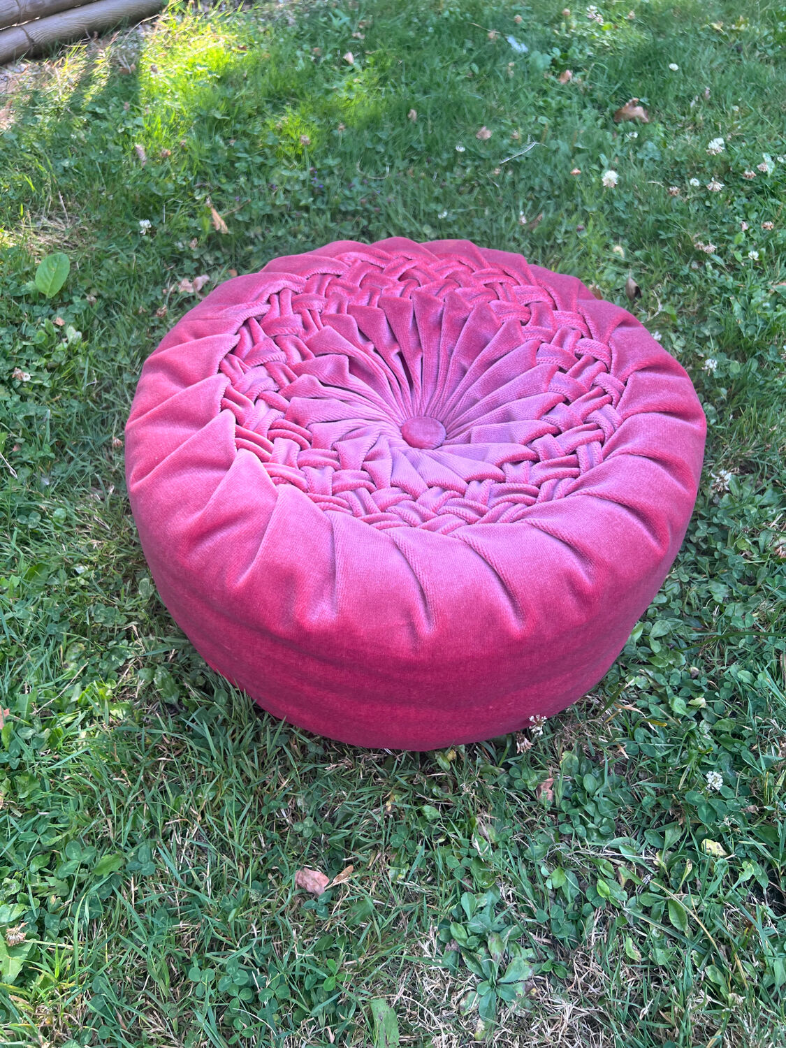 Vintage velvet pouf