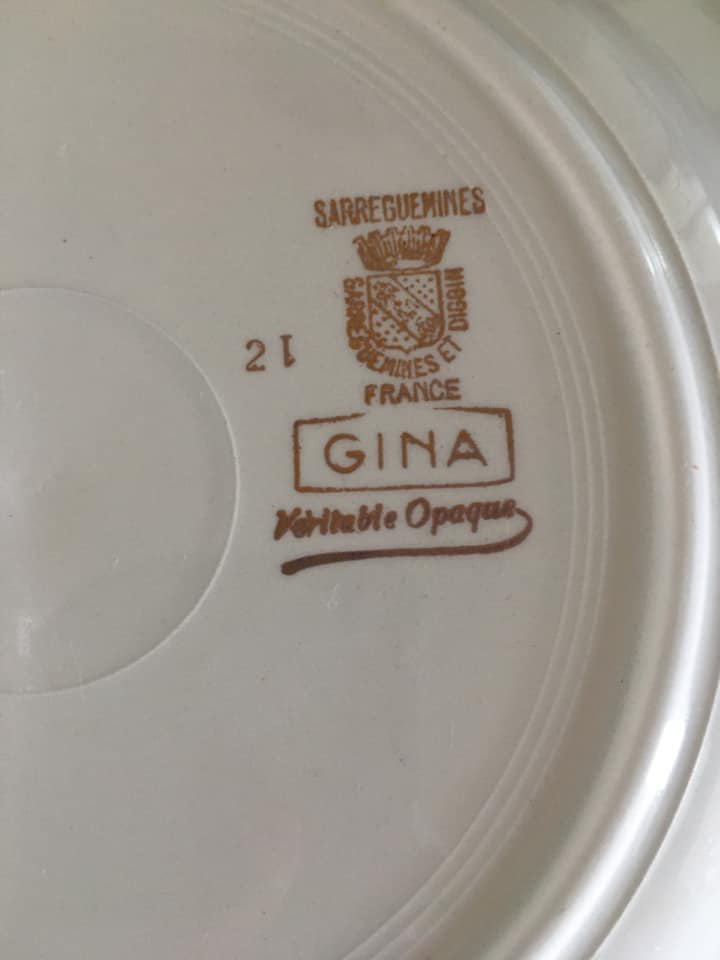 4 mismatched flat plates with floral patterns. Porcelain. Stamped