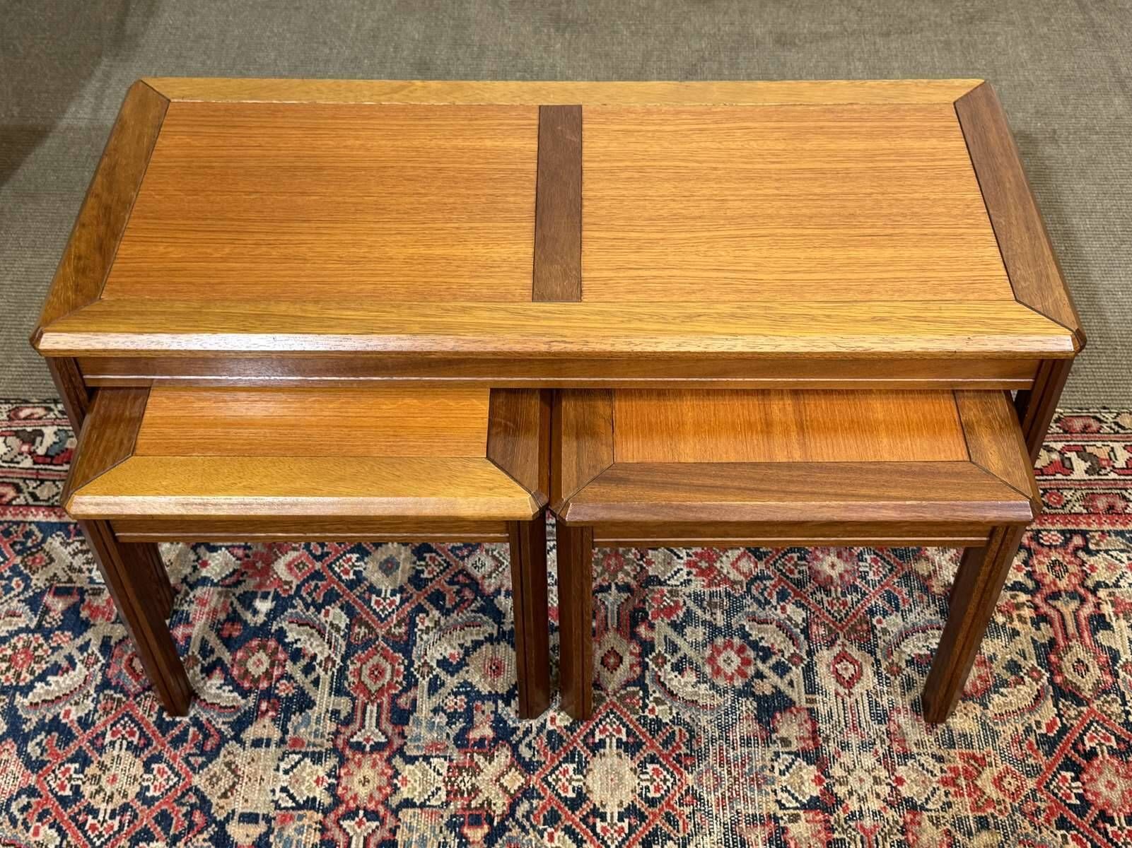 3 tables gigognes en teck, années 1970