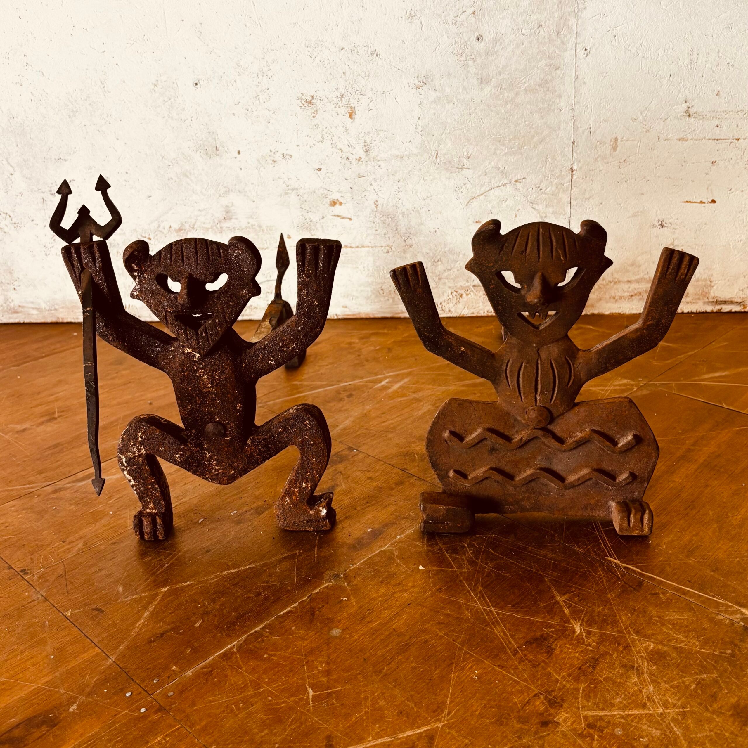Pair of cast iron fire dogs - Devil & Deviless - Early 20th century