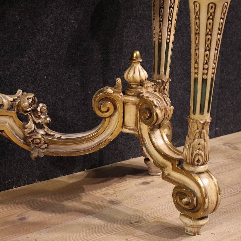 Console laquée et dorée italienne de style éclectique du 20e siècle