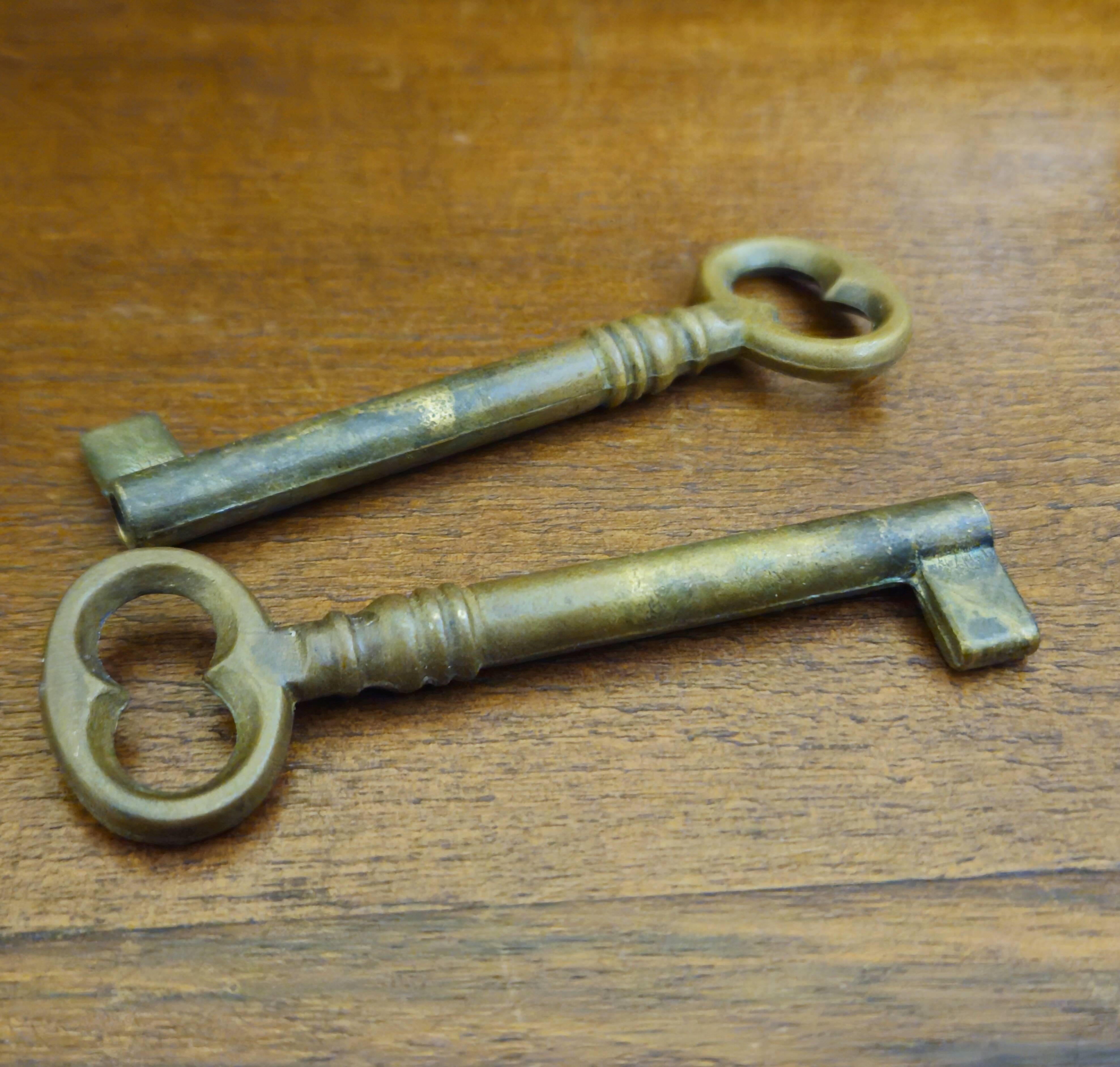 Piedmontese curved writing desk in marquetry