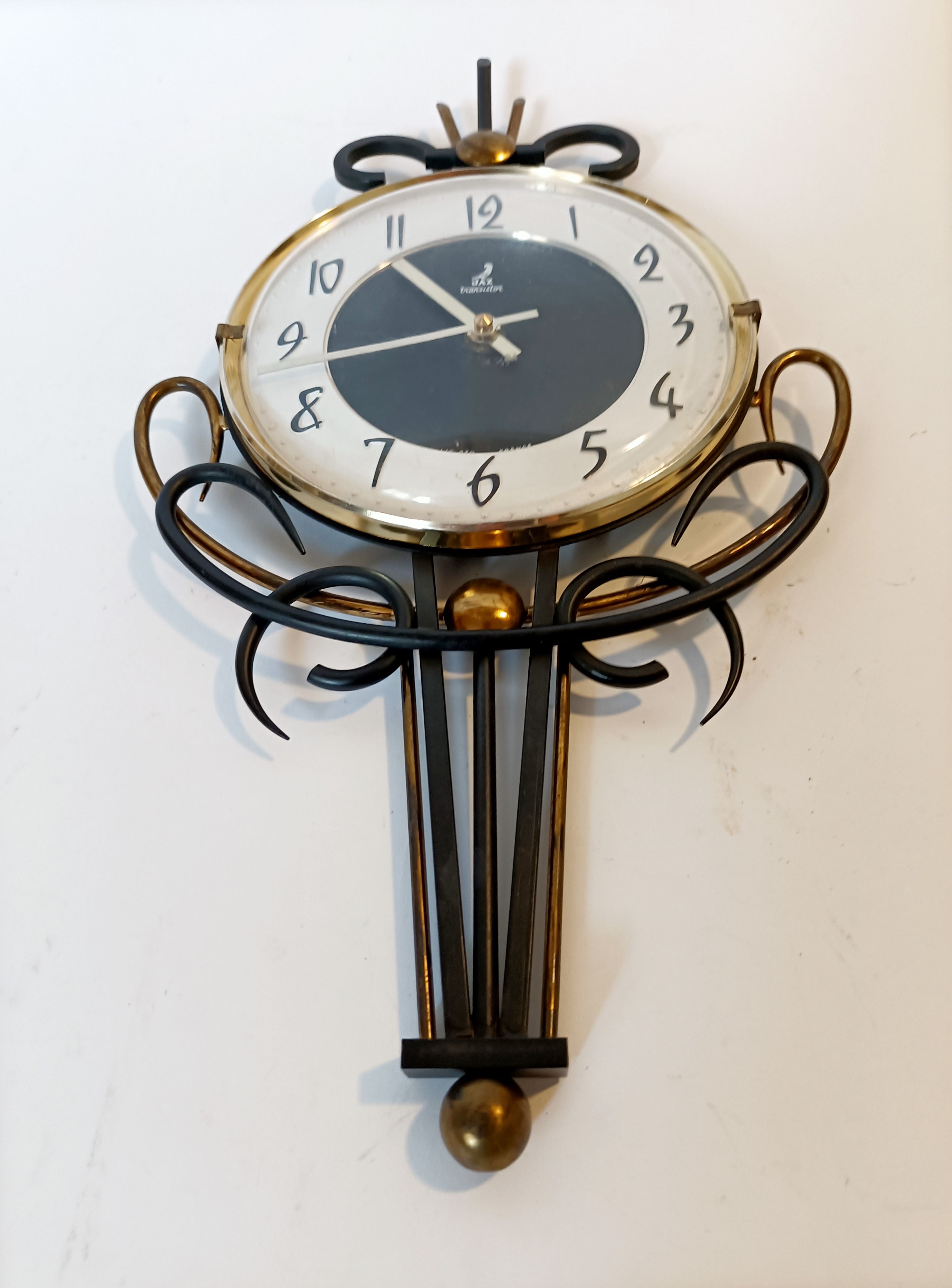 Jaz clock in black metal and golden brass, model Cabic 1967/1968