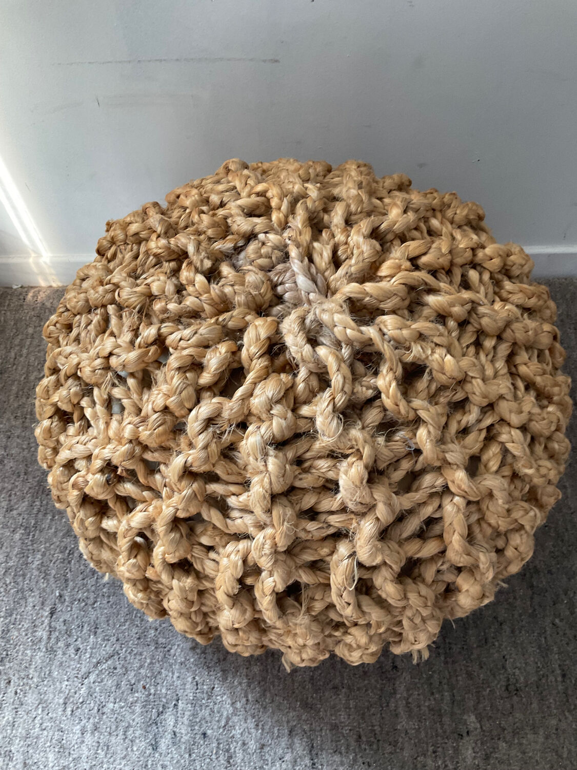 Pouf ball in braided rope