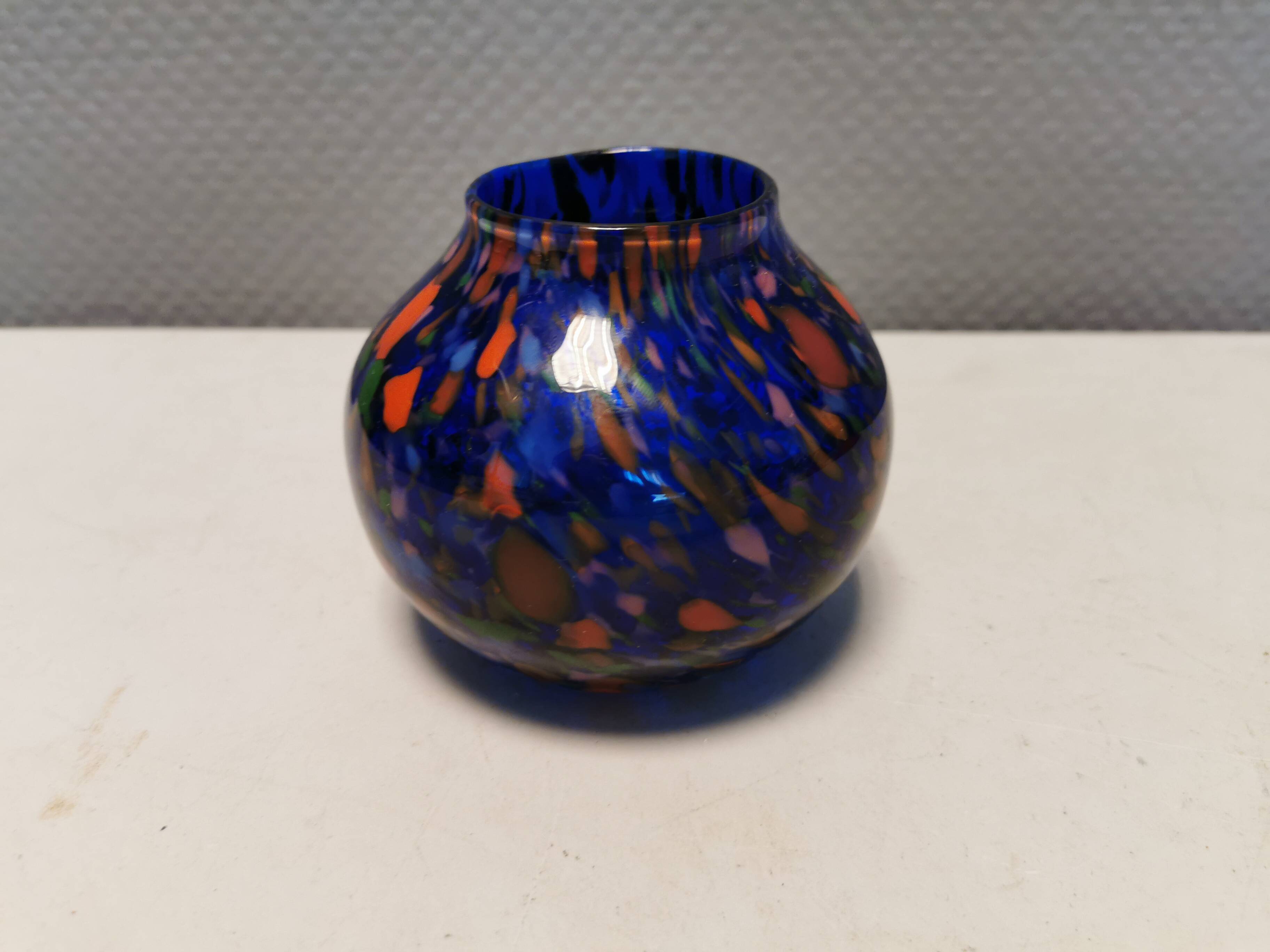 Beautiful mouth-blown ‘Plutta’ glass vase