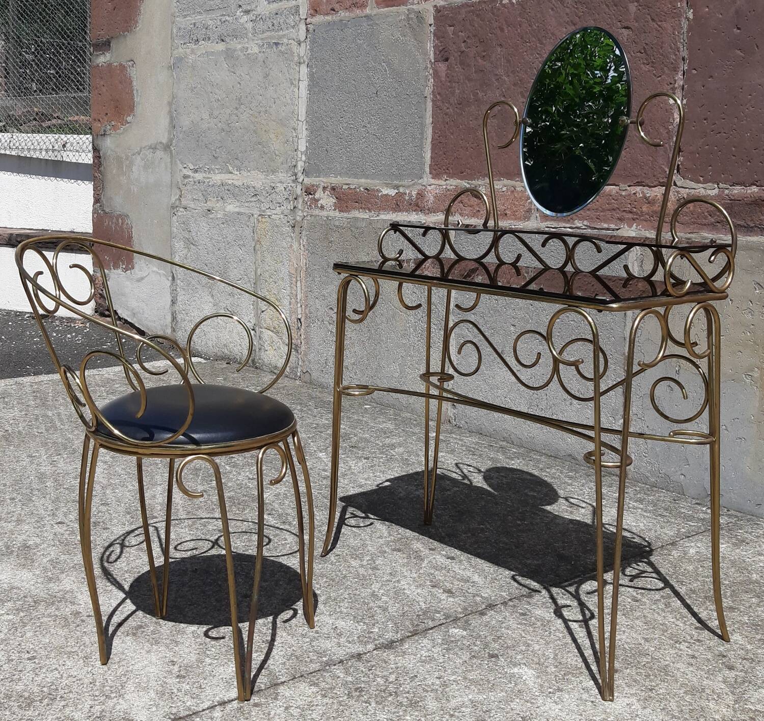 Dressing table and chair in gilded metal and opaline glass.